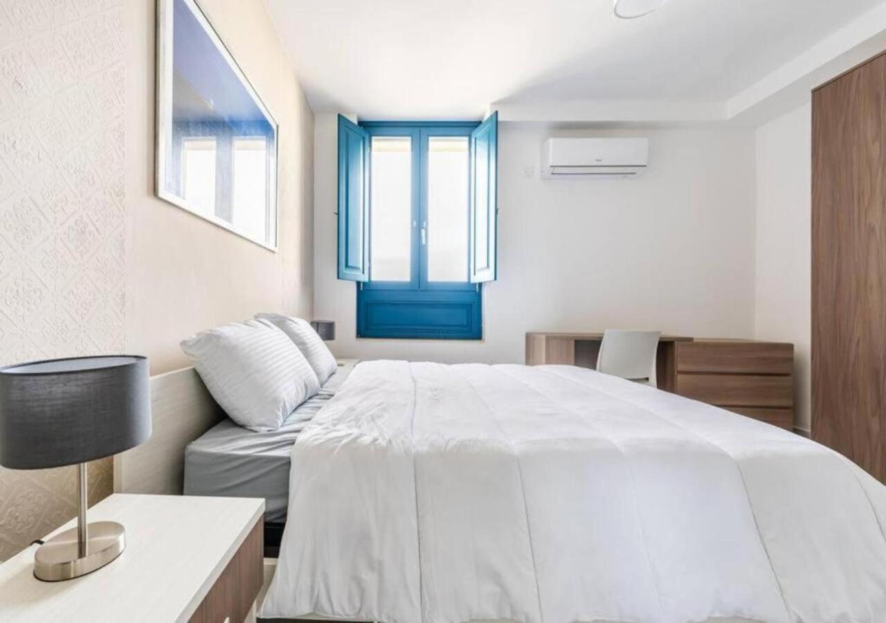 Sea View Luxury Brand New In Apartment