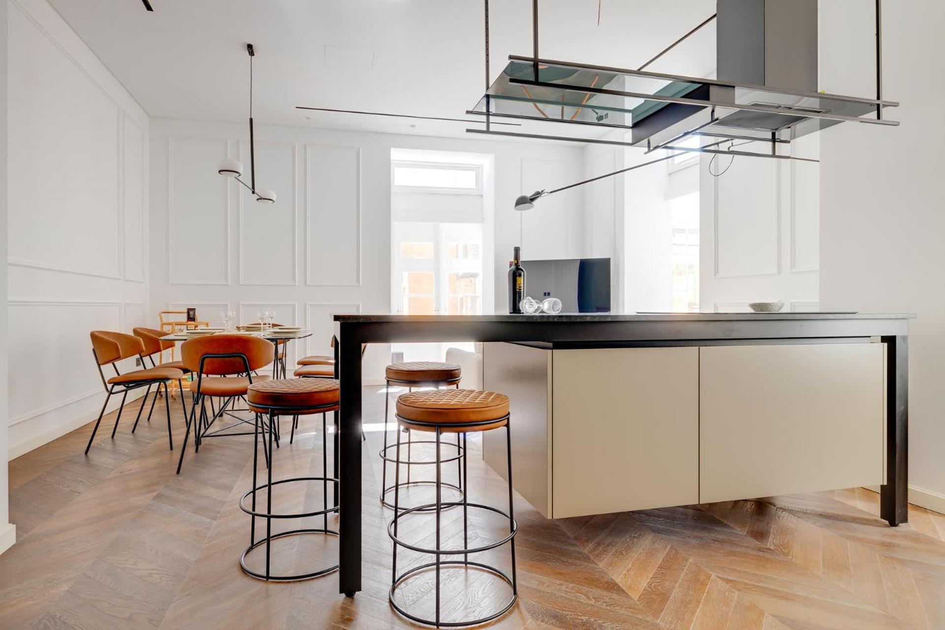 Opulent Elegance In Lux Retreat Apartment *