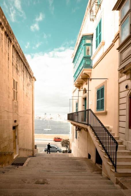 Chic, Stylish & Spacious Flat In Apartment Valletta