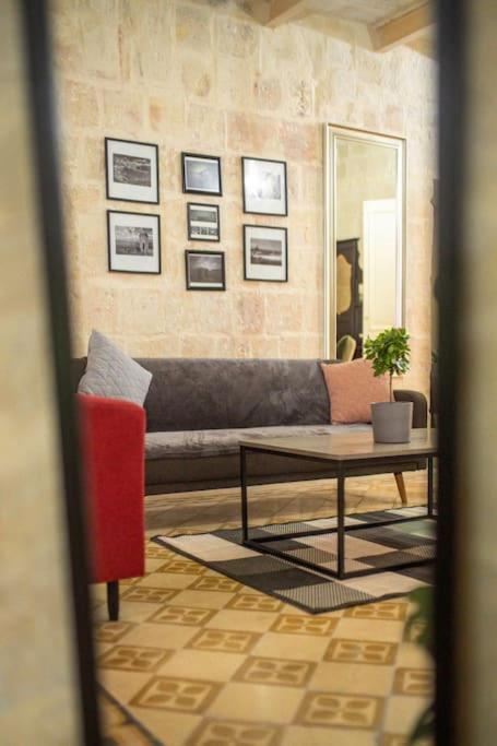 Chic, Stylish & Spacious Flat In Apartment