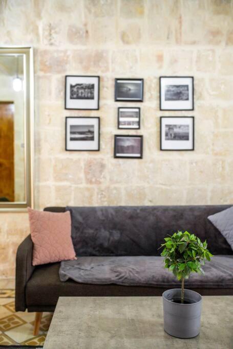 Chic, Stylish & Spacious Flat In Apartment Valletta