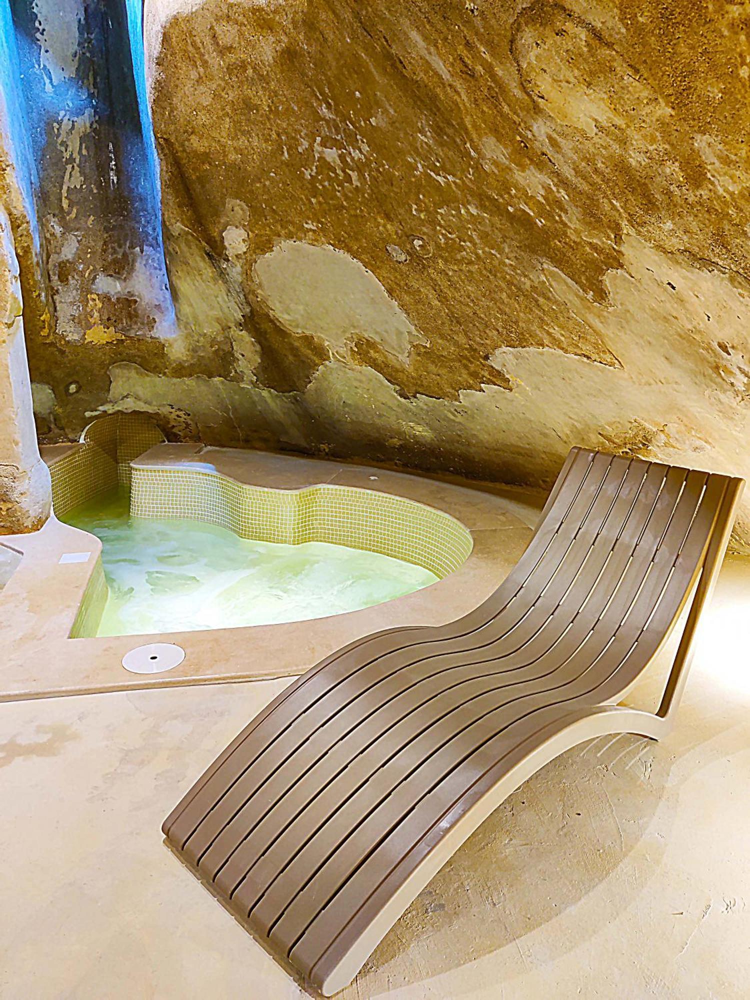 Wave 24 Savynomad Harbour & Private Cave Holiday home