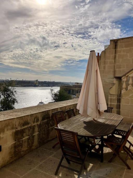 Penthouse W/ Unique Harbour View Apartment Valletta