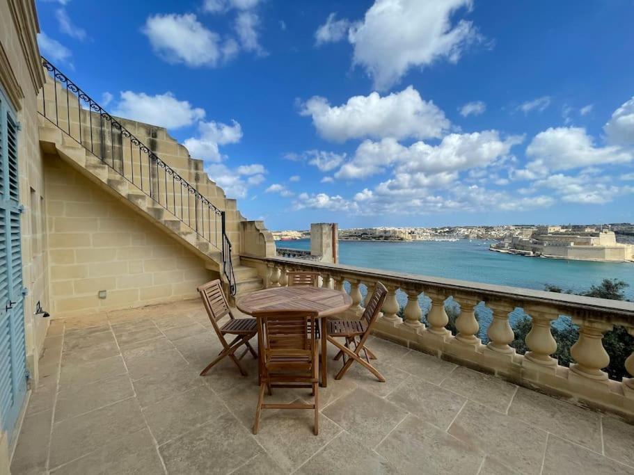 Penthouse W/ Unique Harbour View Valletta