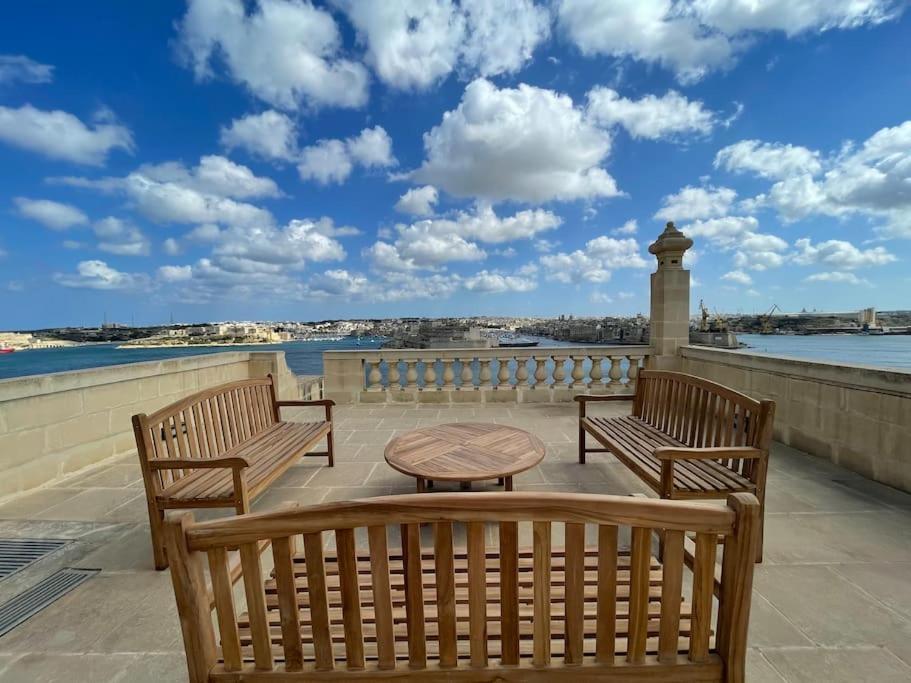 Penthouse W/ Unique Harbour View Valletta