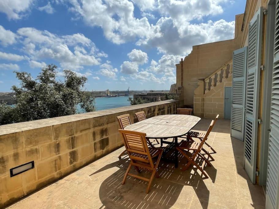 Penthouse W/ Unique Harbour View * Valletta