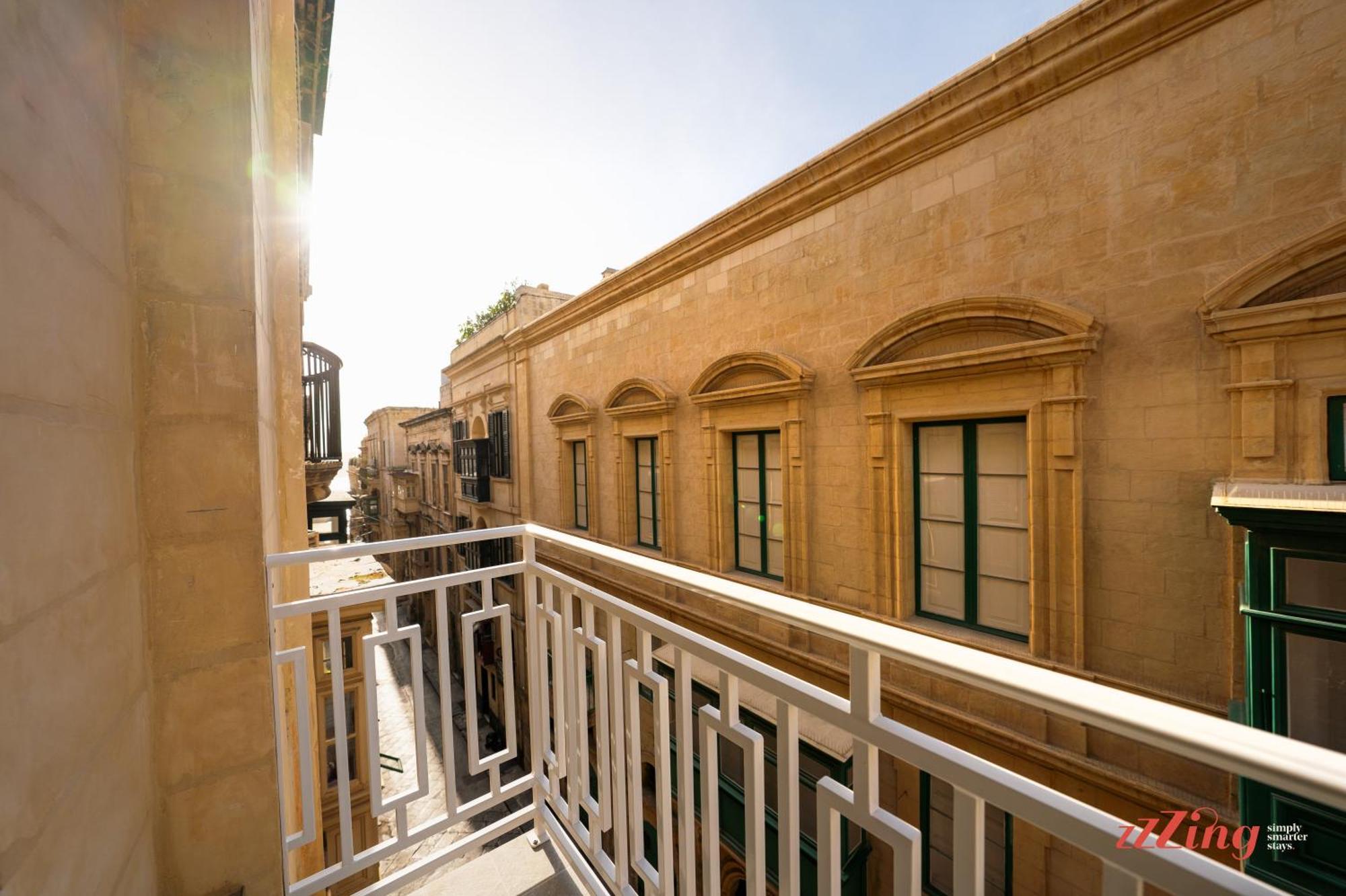 Avalon Boutique Hotel *