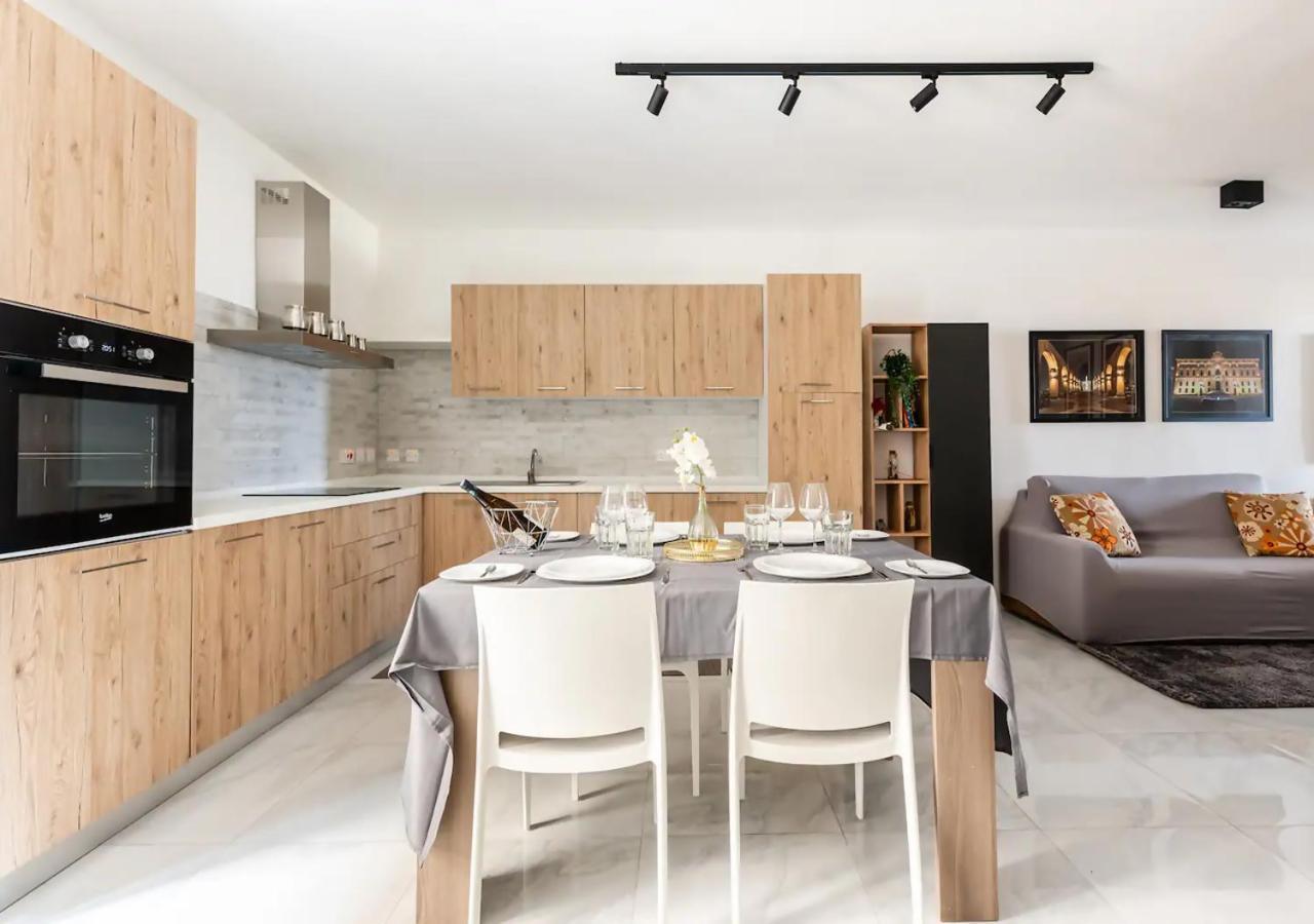Sea View Luxury Brand New In Apartment