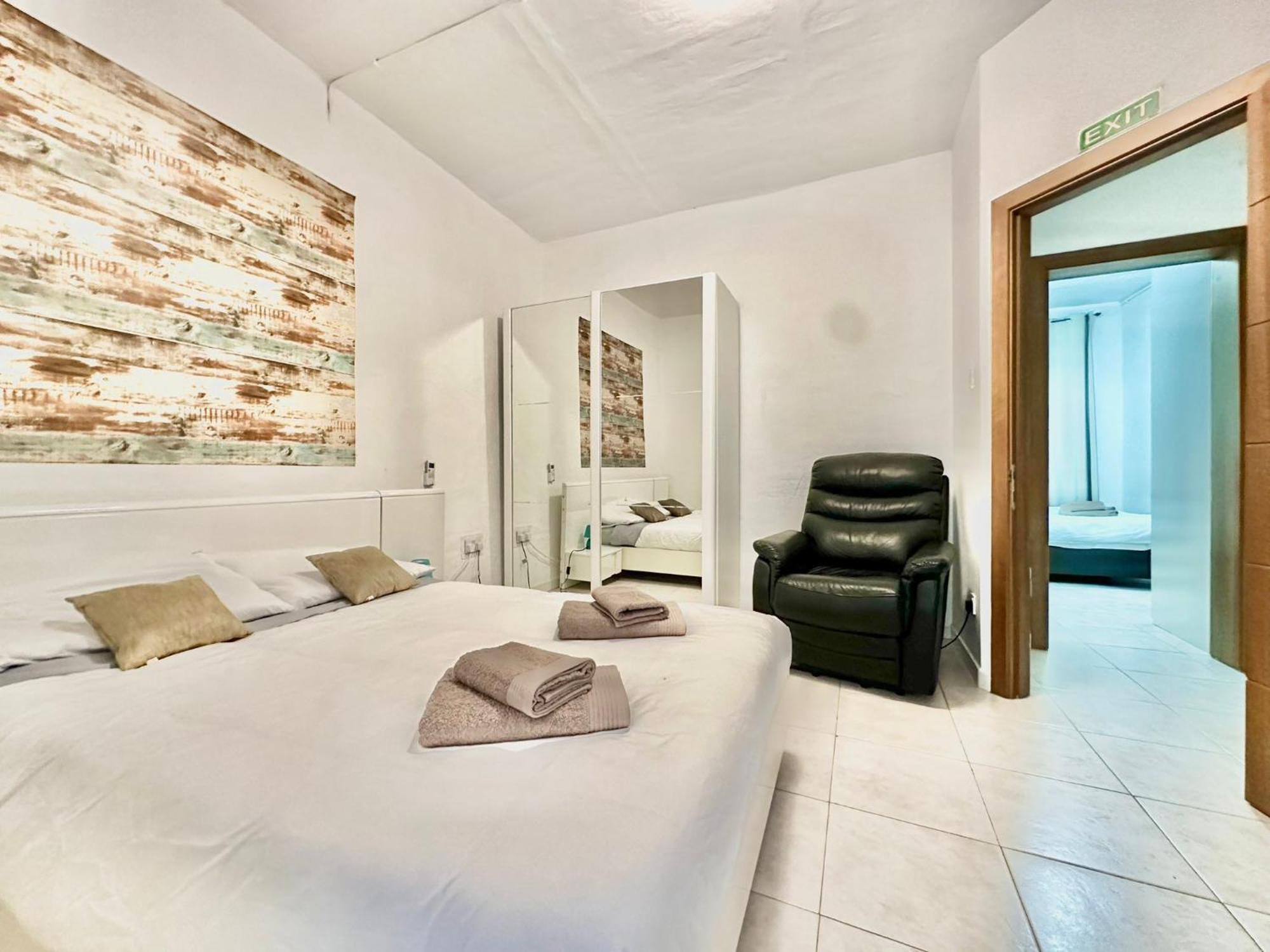 Apartment 3-bedroom Townhouse