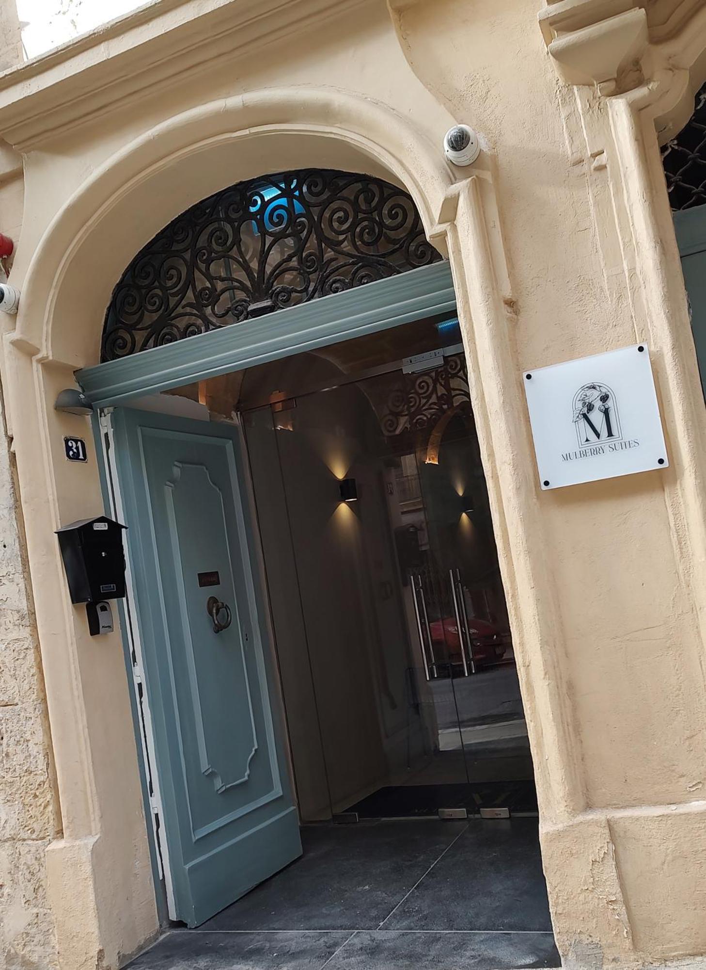 Mulberry Hotel *