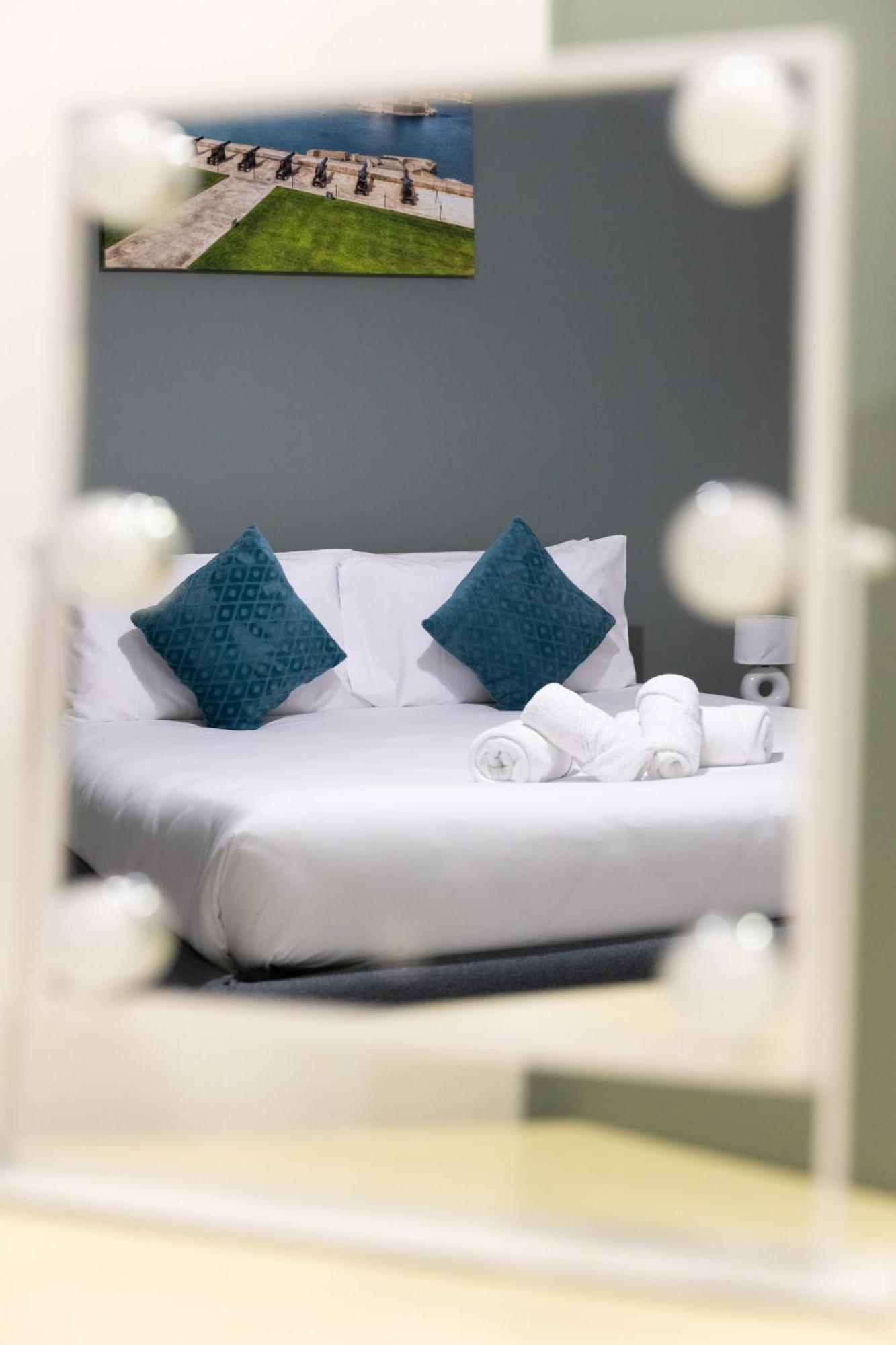 Modern 2br Flat In By Arcobnb *