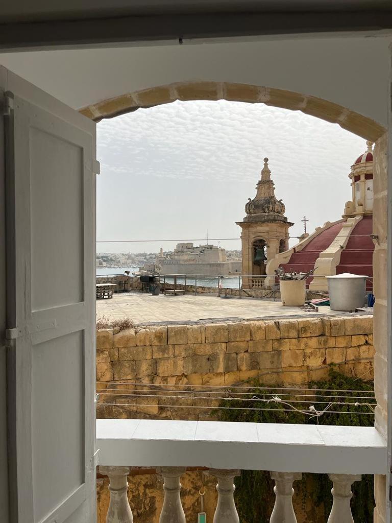 Heart, 3 * Valletta