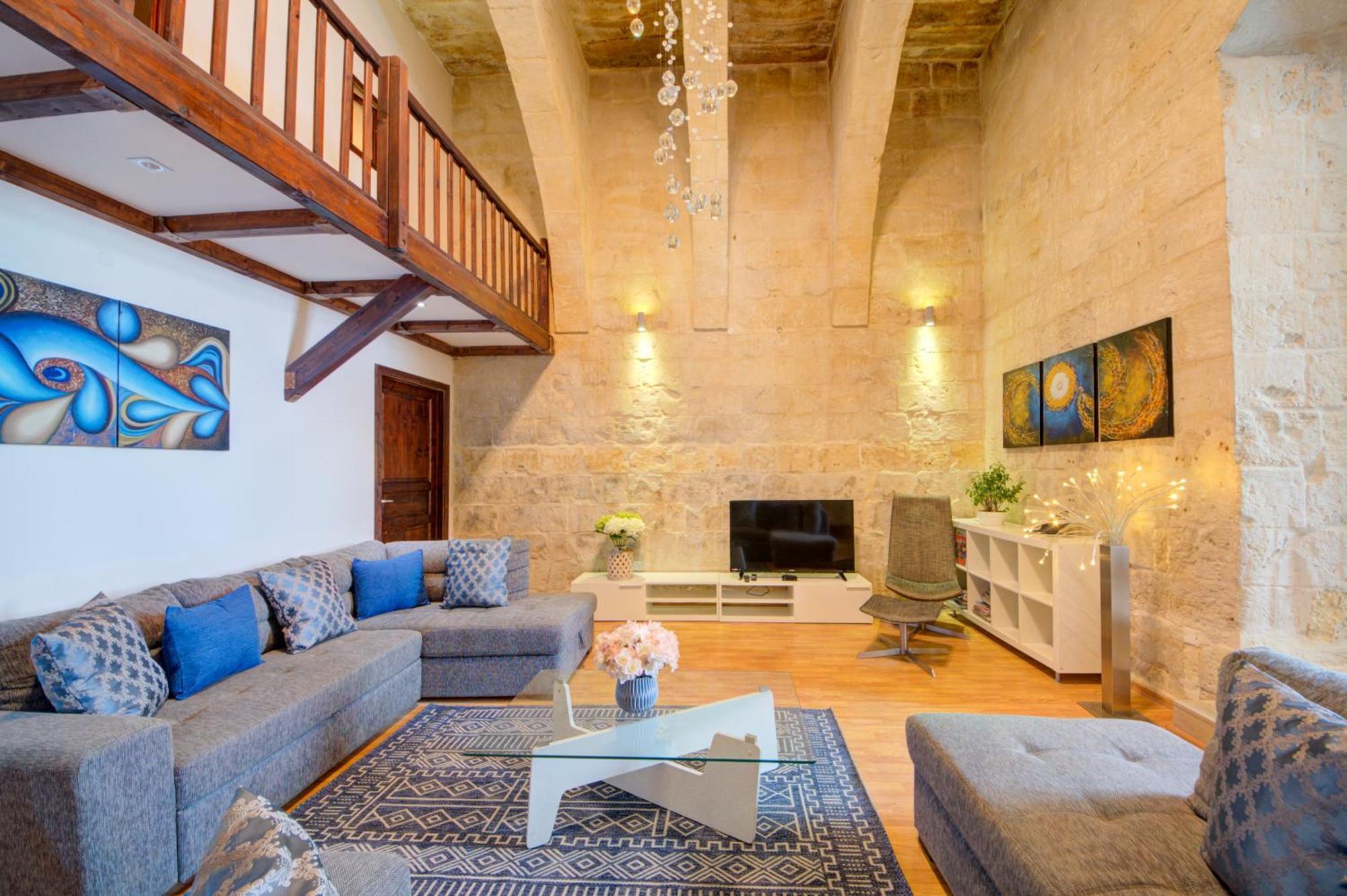 Villa Waterfront With Pool And Jacuzzi