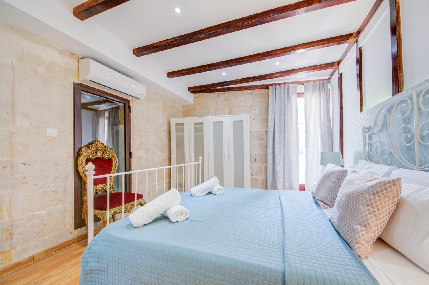 Villa Waterfront With Pool And Jacuzzi