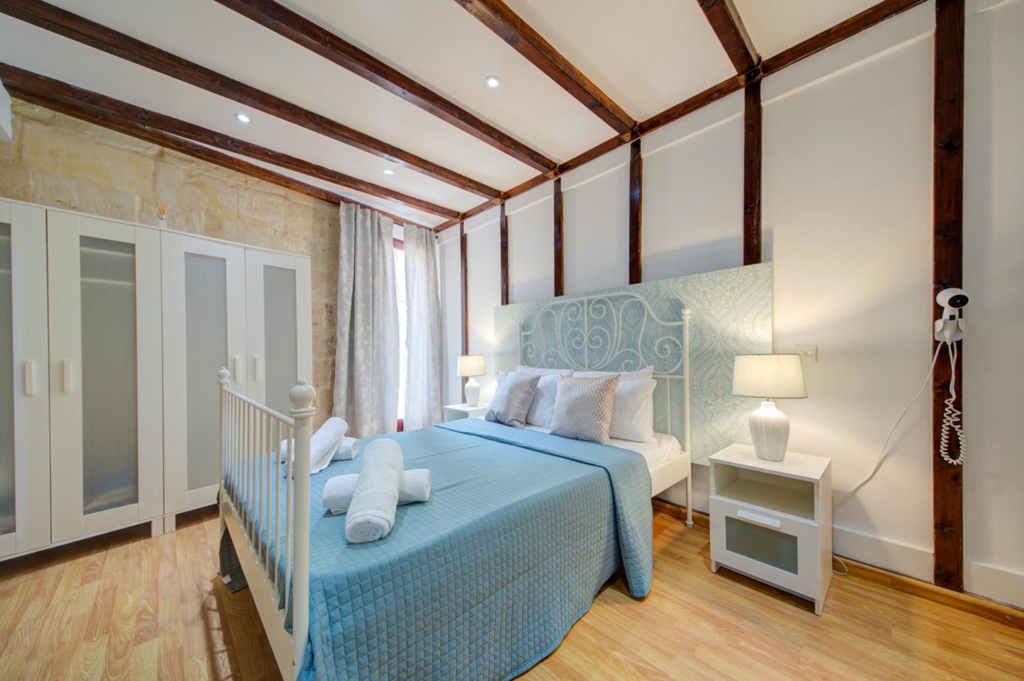 Waterfront With Pool And Jacuzzi Villa Valletta