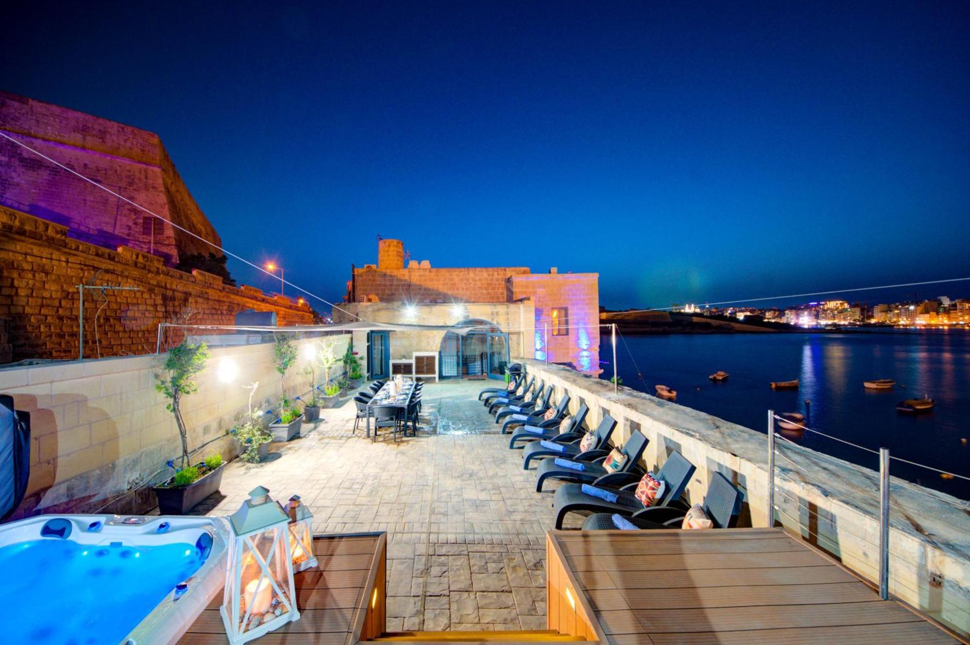 Villa Waterfront With Pool And Jacuzzi Valletta