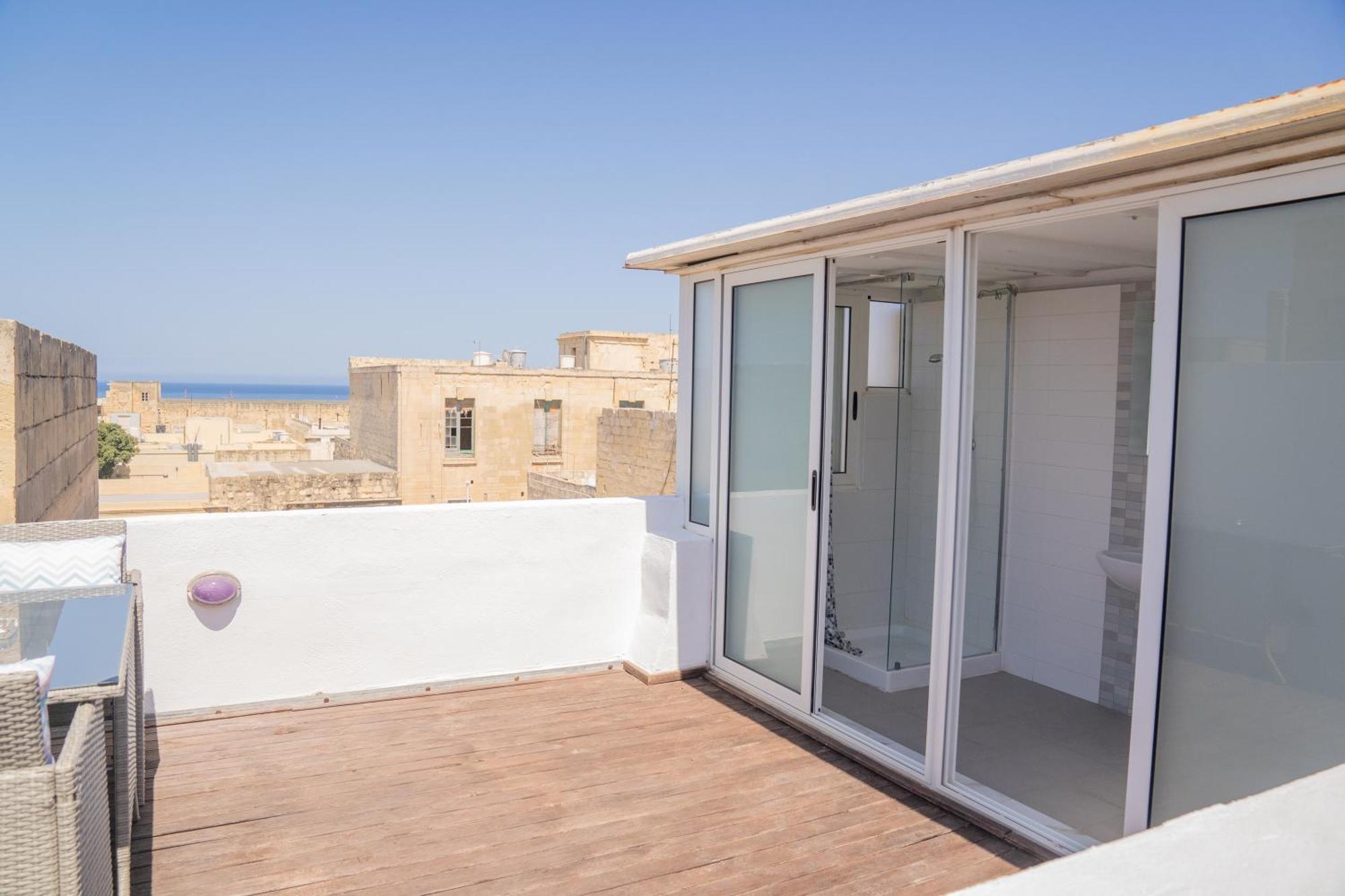Vallettastay Skyline Sea View Studio Apartment *