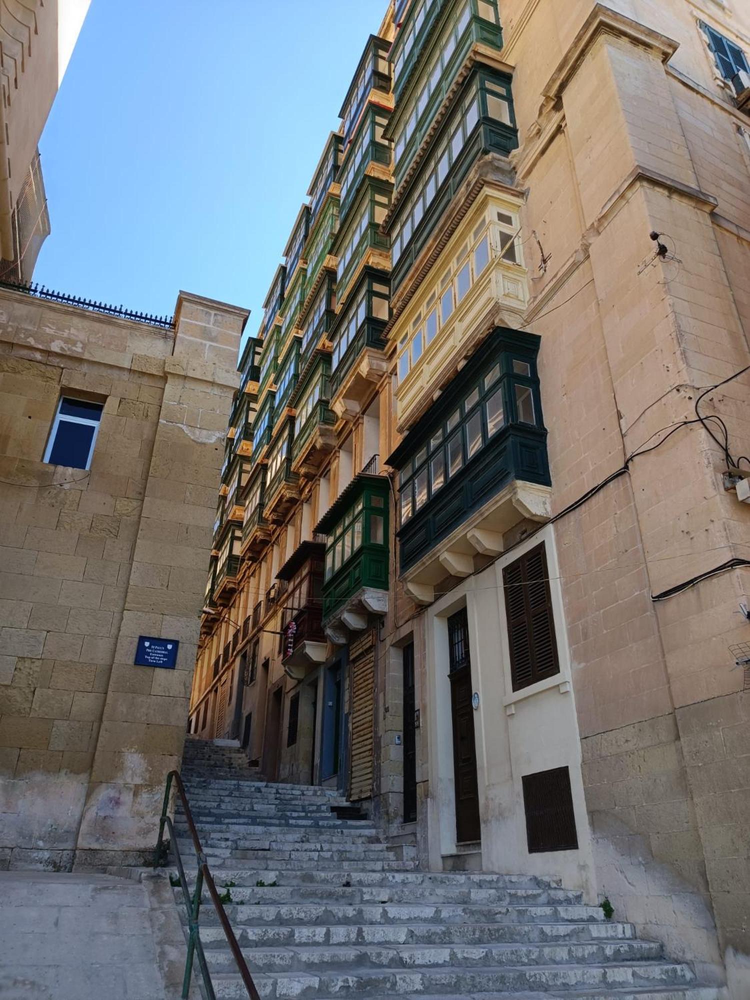 Charming One Bedroom, Sea View Balcony, Center. Apartment *