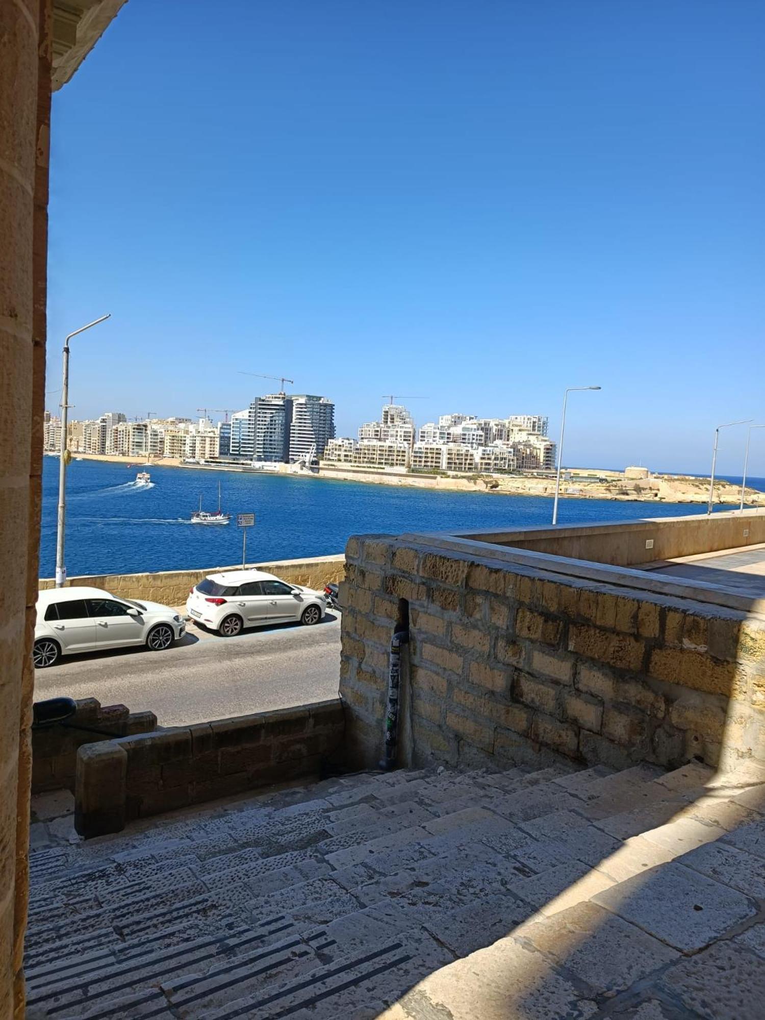 Apartment Charming One Bedroom, Sea View Balcony, Center. Valletta