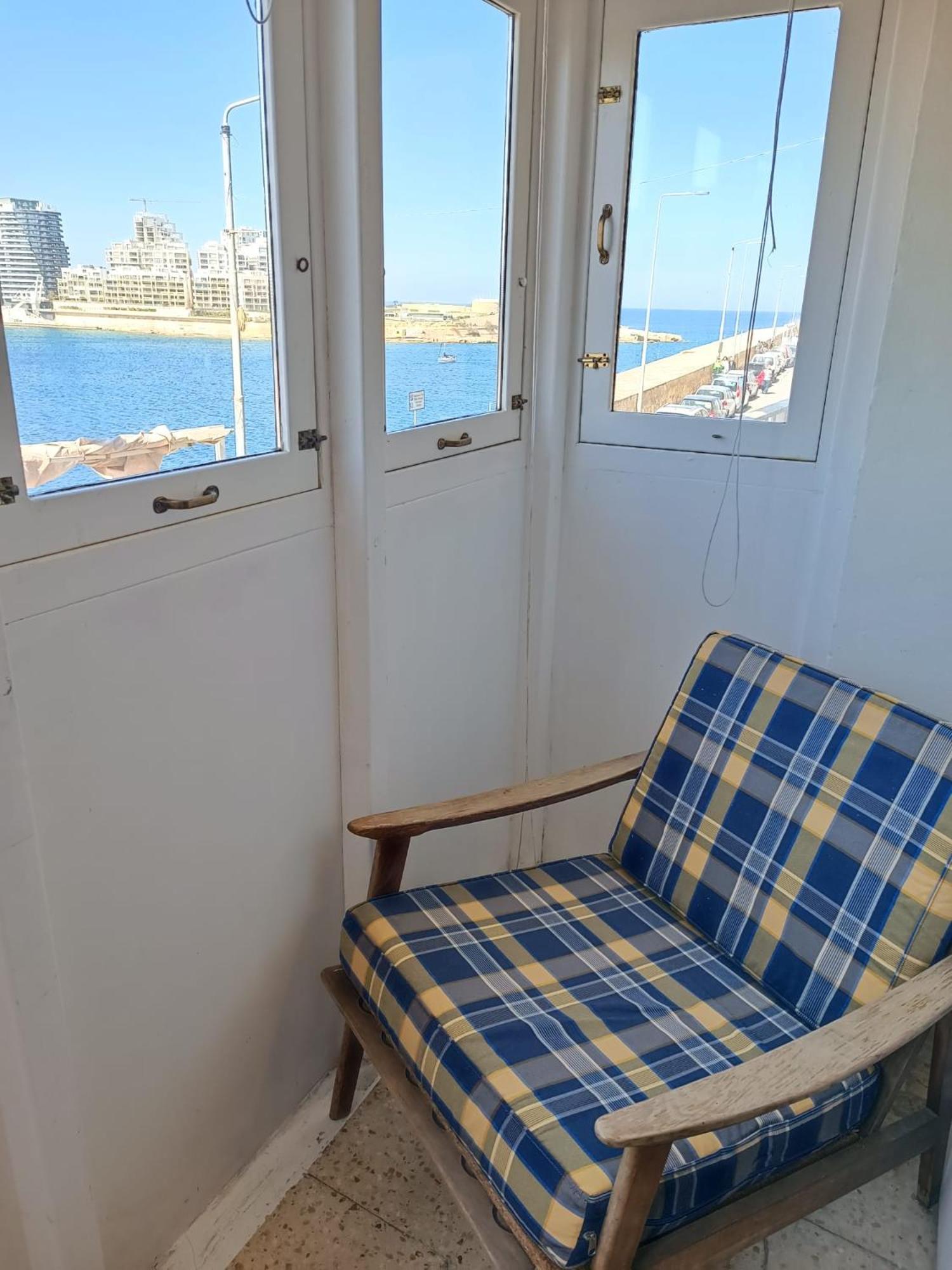 Charming One Bedroom, Sea View Balcony, Center. Valletta