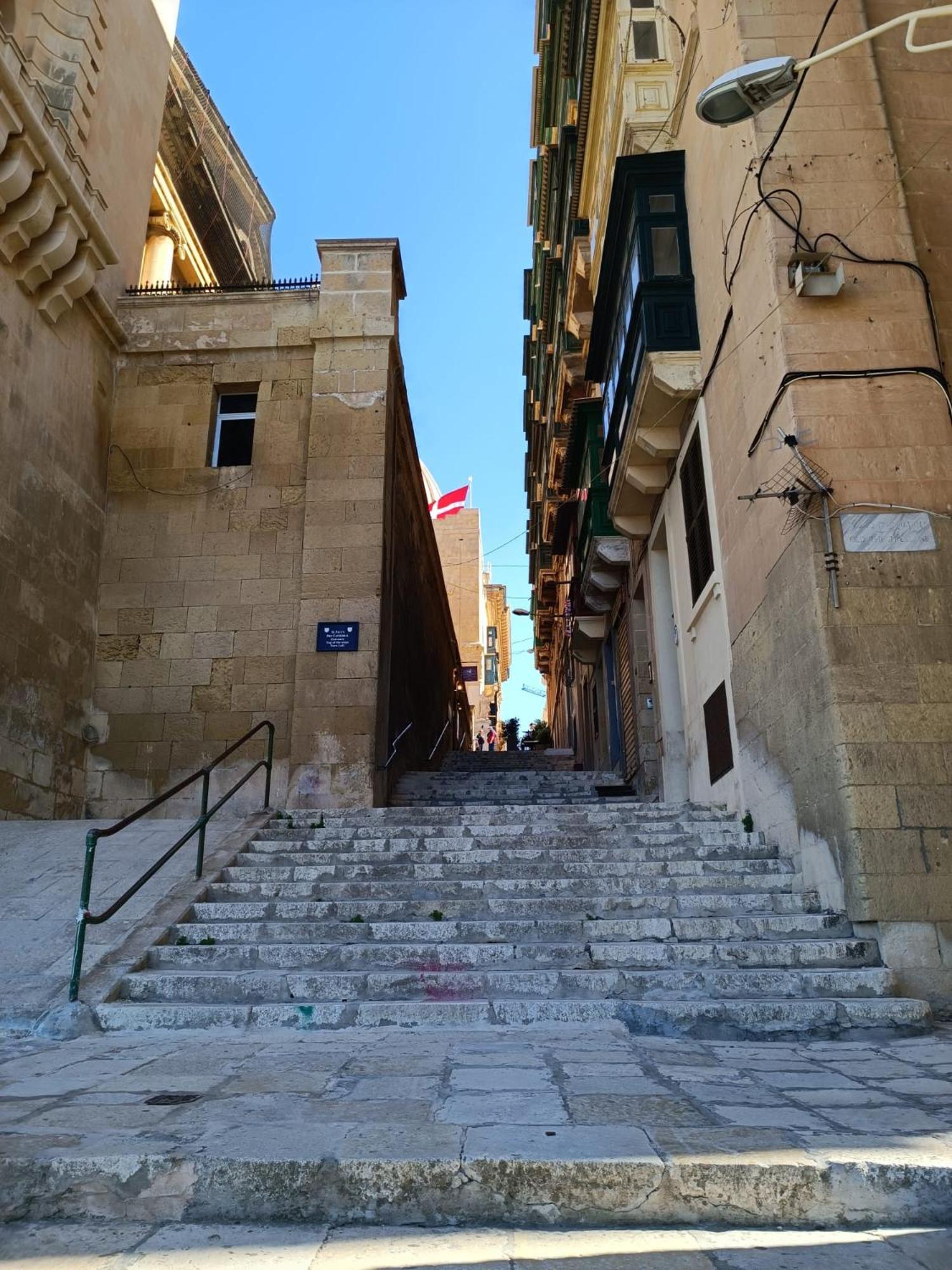 Charming One Bedroom, Sea View Balcony, Center. Apartment Valletta