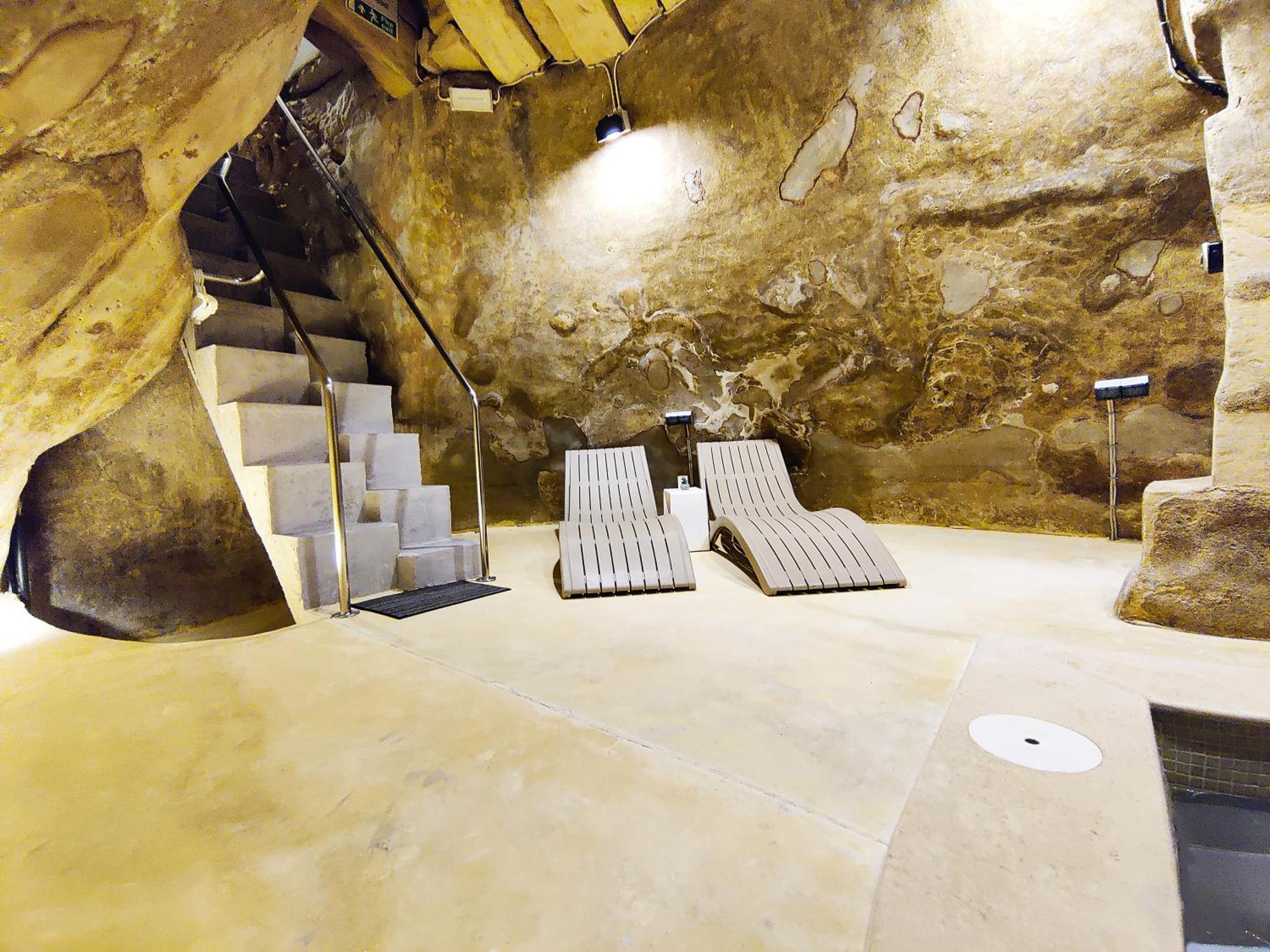 Wave 24 Savynomad Harbour & Private Cave Holiday home *