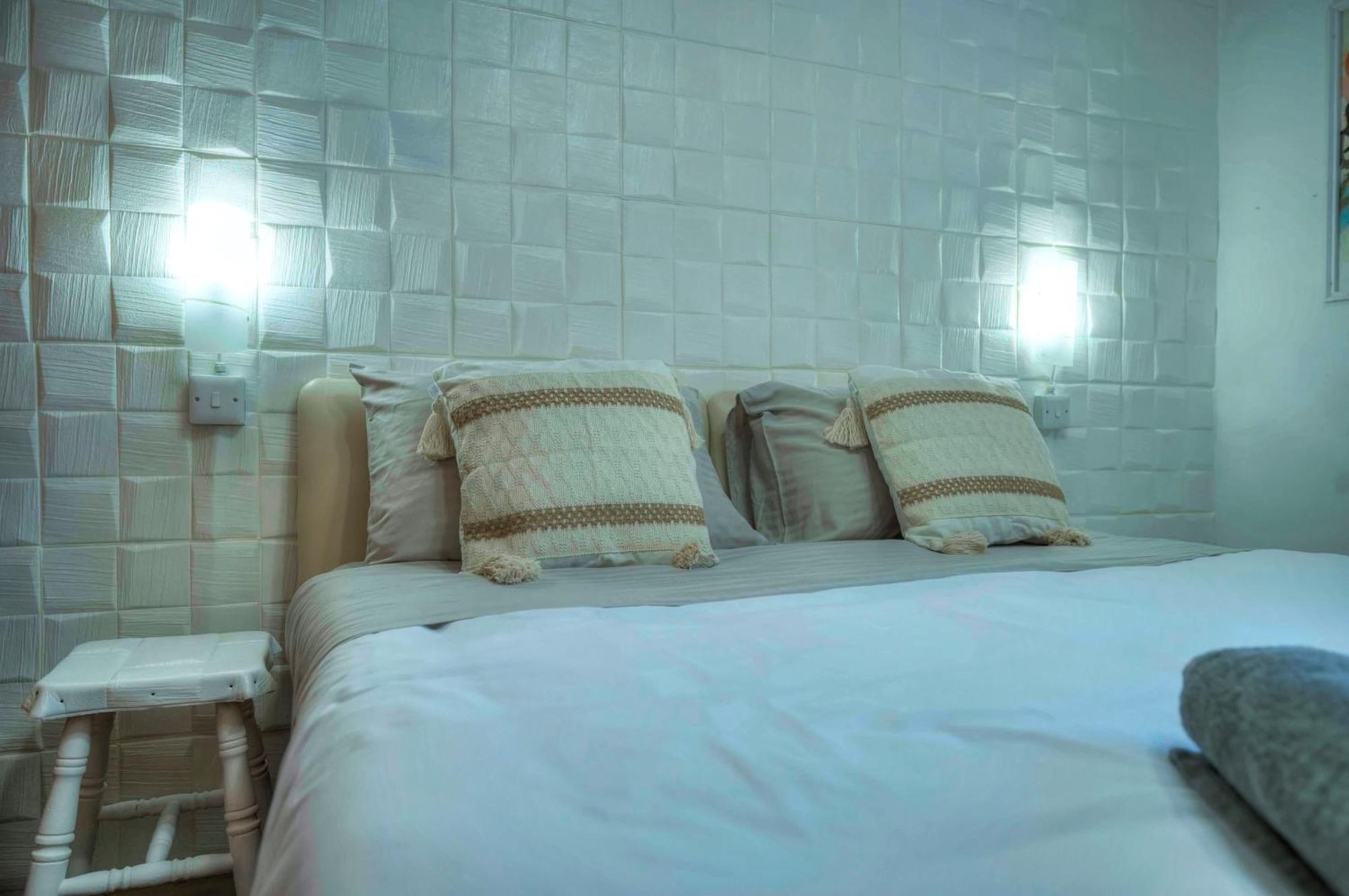 Charming One Bedroom, Sea View Balcony, Center. Apartment