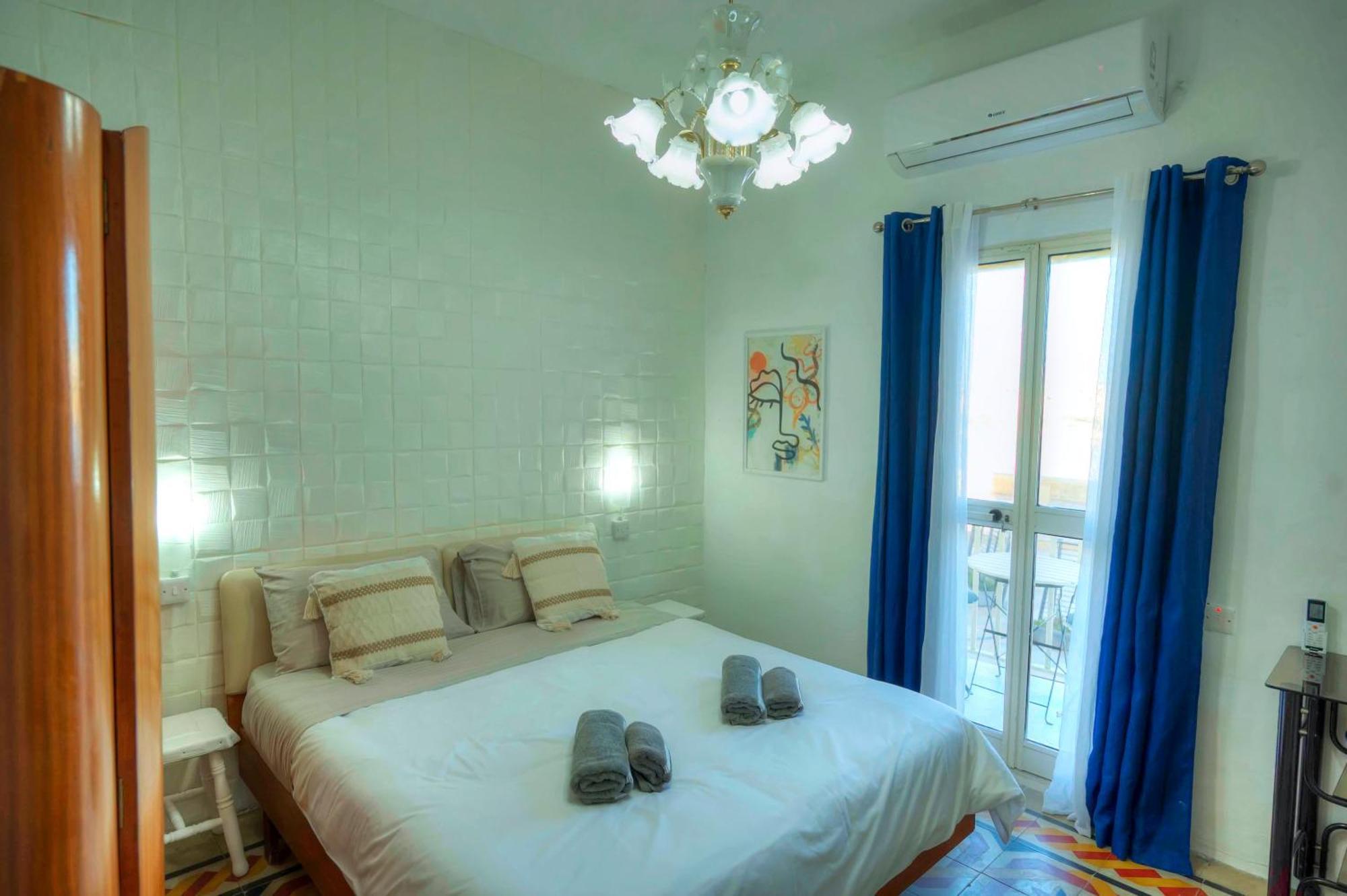 Apartment Charming One Bedroom, Sea View Balcony, Center. Valletta