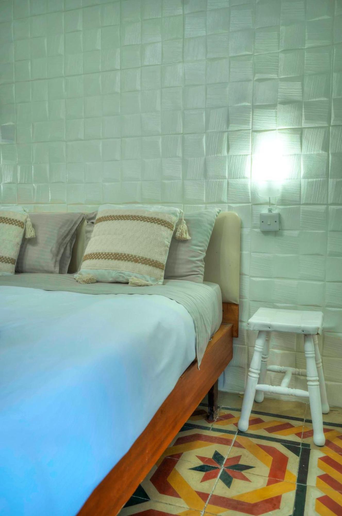 Charming One Bedroom, Sea View Balcony, Center. Apartment