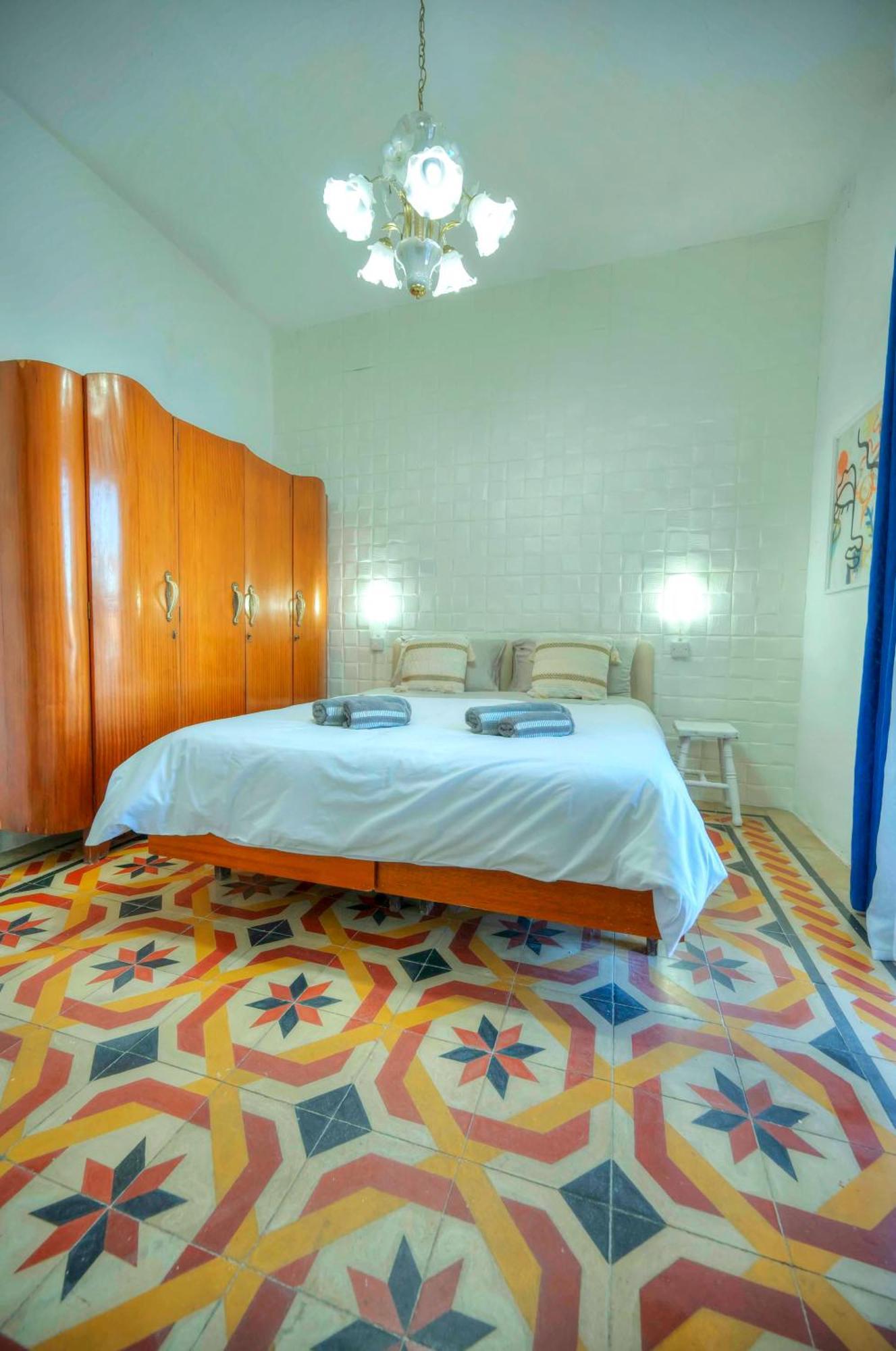 Charming One Bedroom, Sea View Balcony, Center. Apartment Valletta