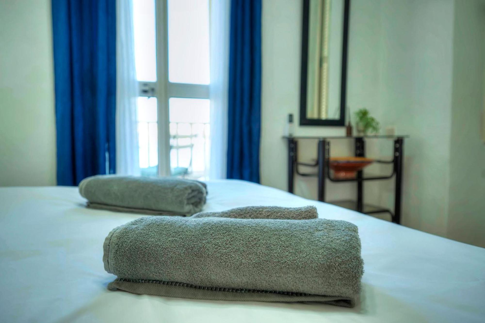 Charming One Bedroom, Sea View Balcony, Center. Apartment