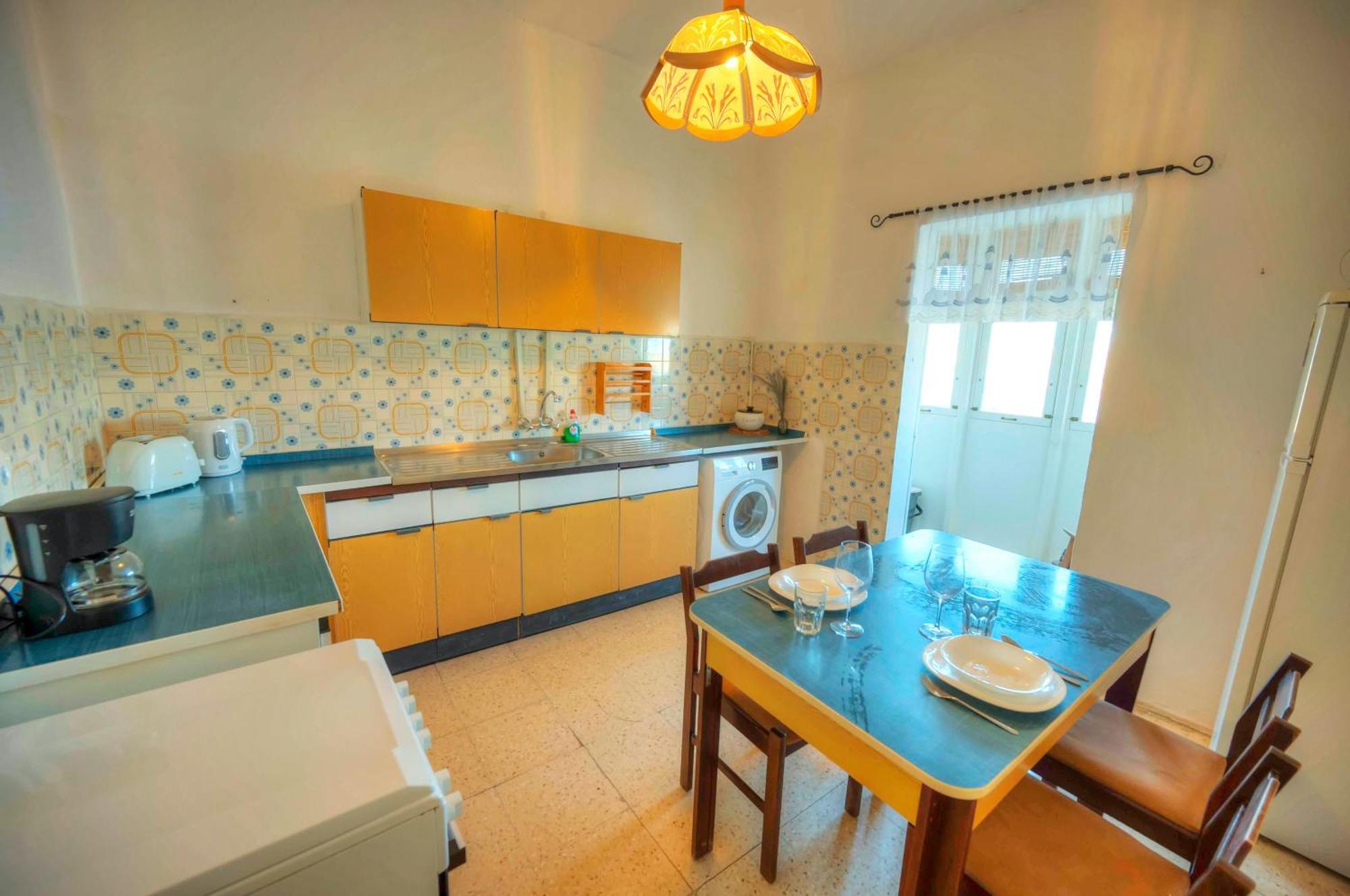 Charming One Bedroom, Sea View Balcony, Center. Apartment *