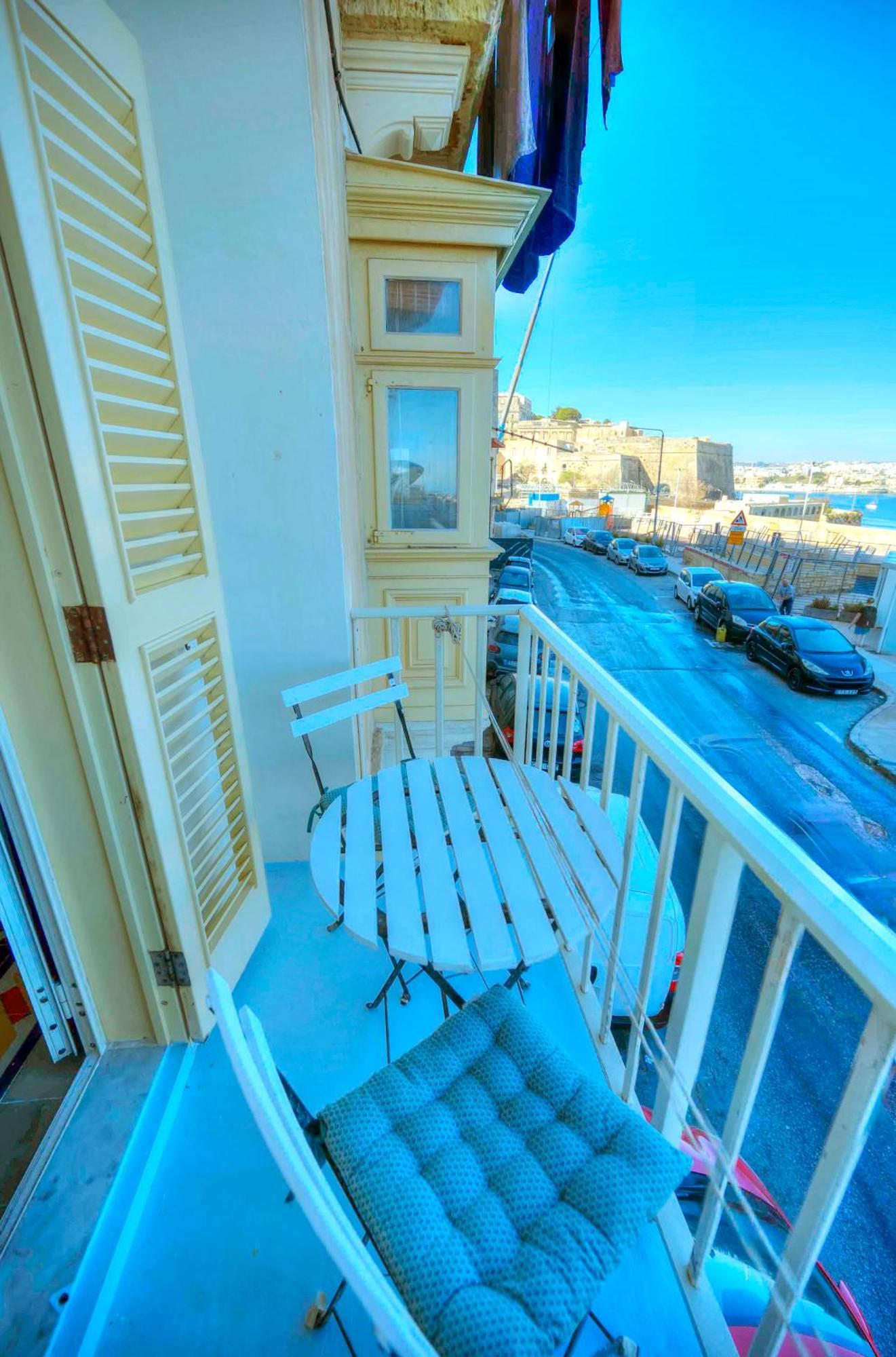 Charming One Bedroom, Sea View Balcony, Center. Apartment Valletta