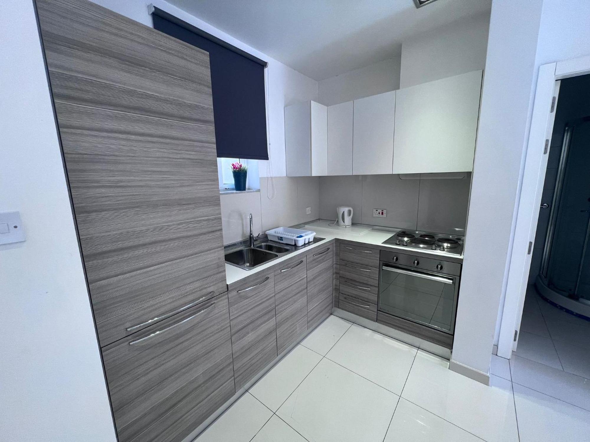 Sunny One Bedroom In Old Bakery Street *