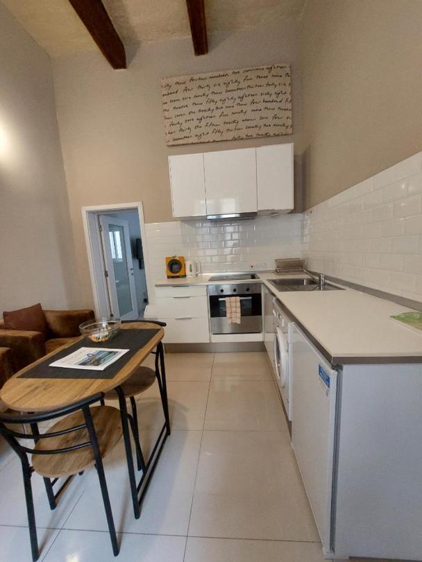 & Cozy - 1 Bedroom Apartment Valletta