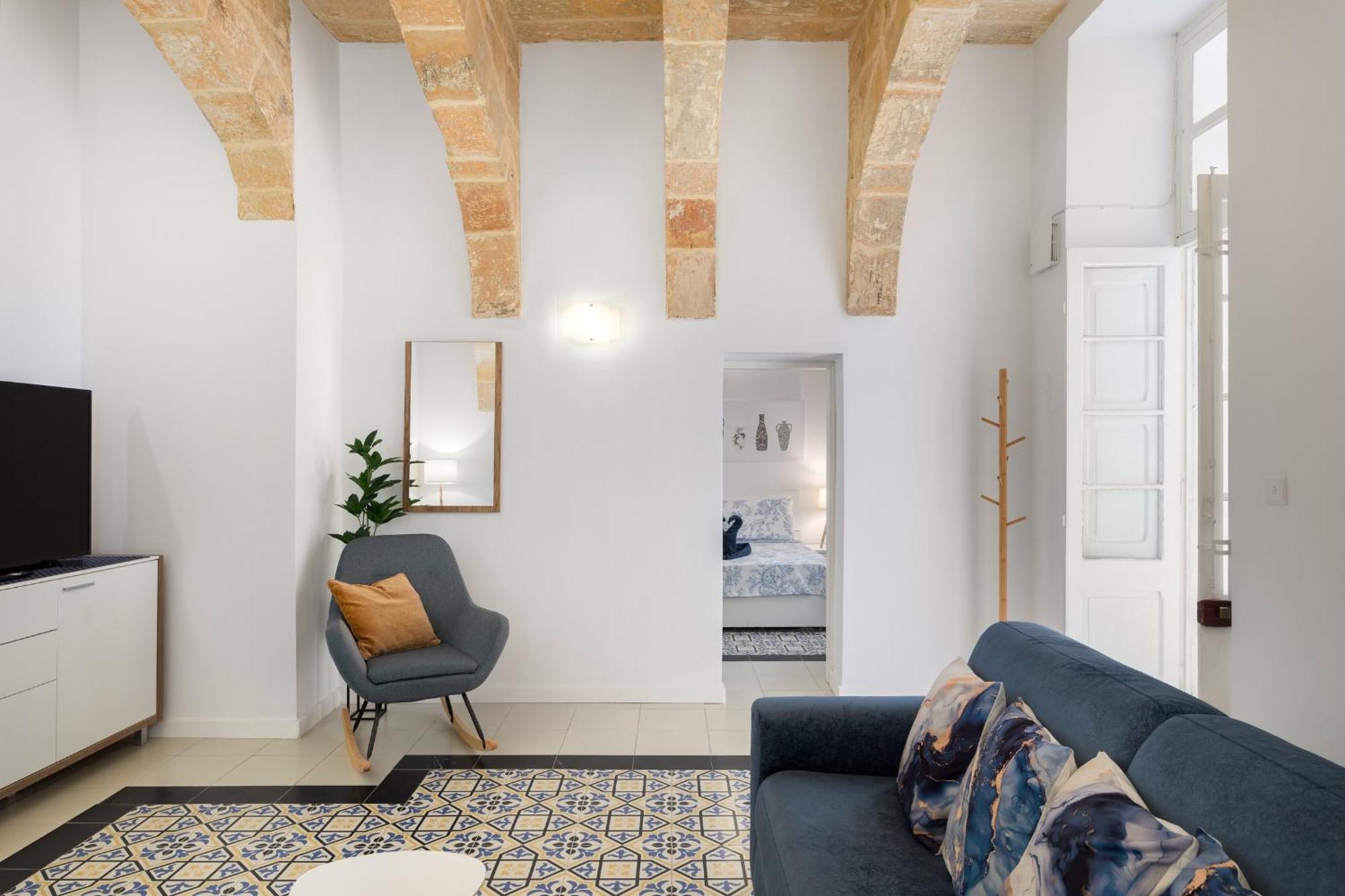 Modern Traditional With Maltese Internal Court Yard - Designed With Traditional Stone And Tiling Apartment Valletta