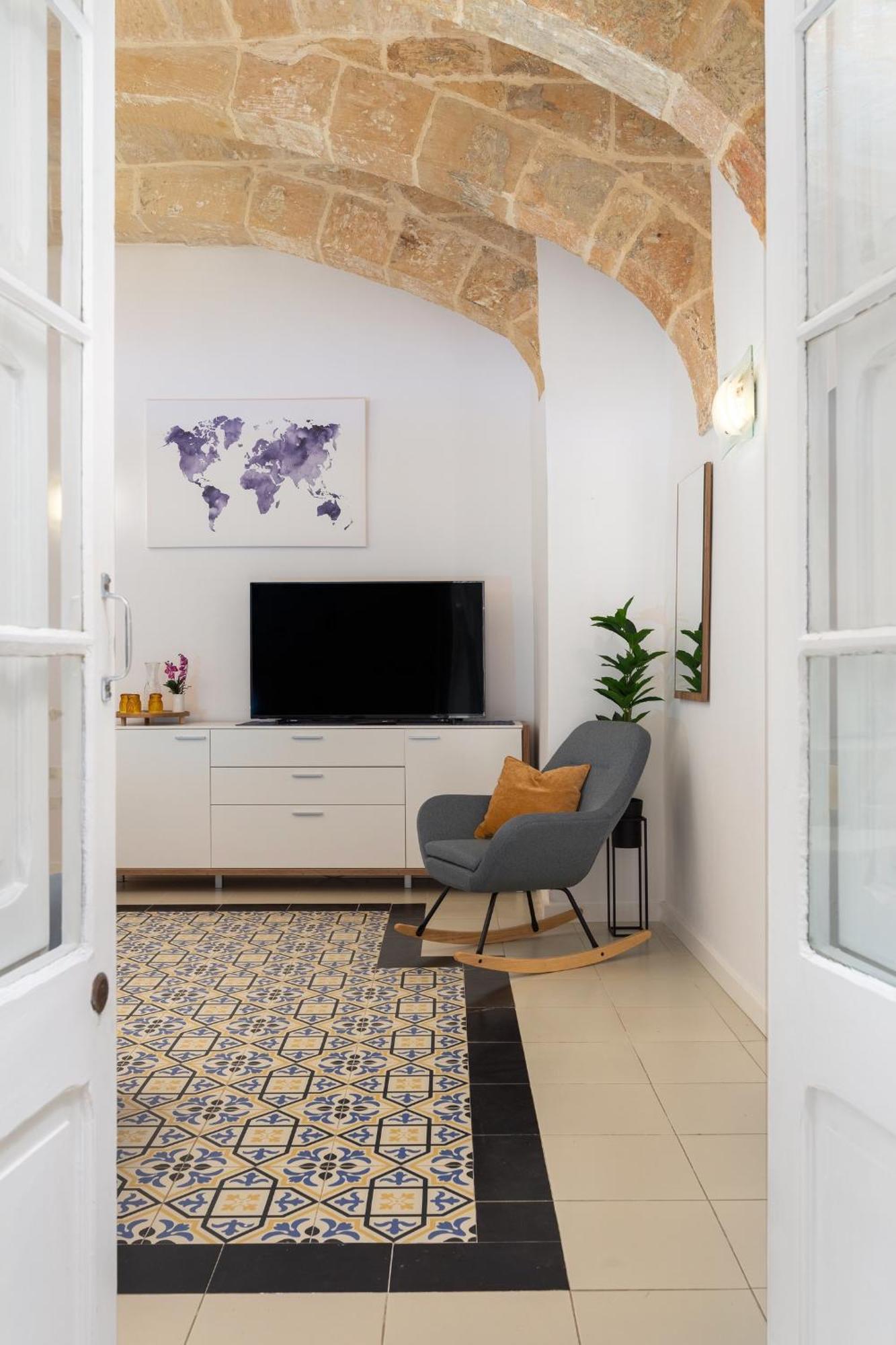 Modern Traditional With Maltese Internal Court Yard - Designed With Traditional Stone And Tiling Apartment