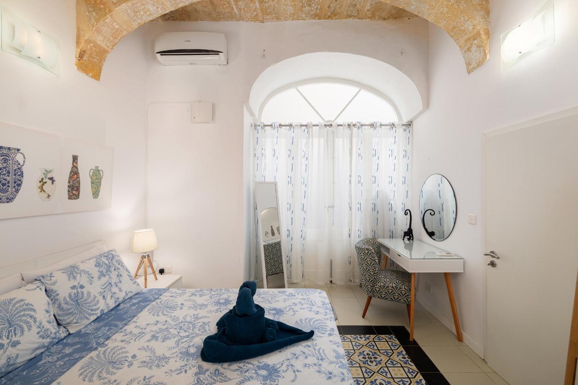 Apartment Modern Traditional With Maltese Internal Court Yard - Designed With Traditional Stone And Tiling *