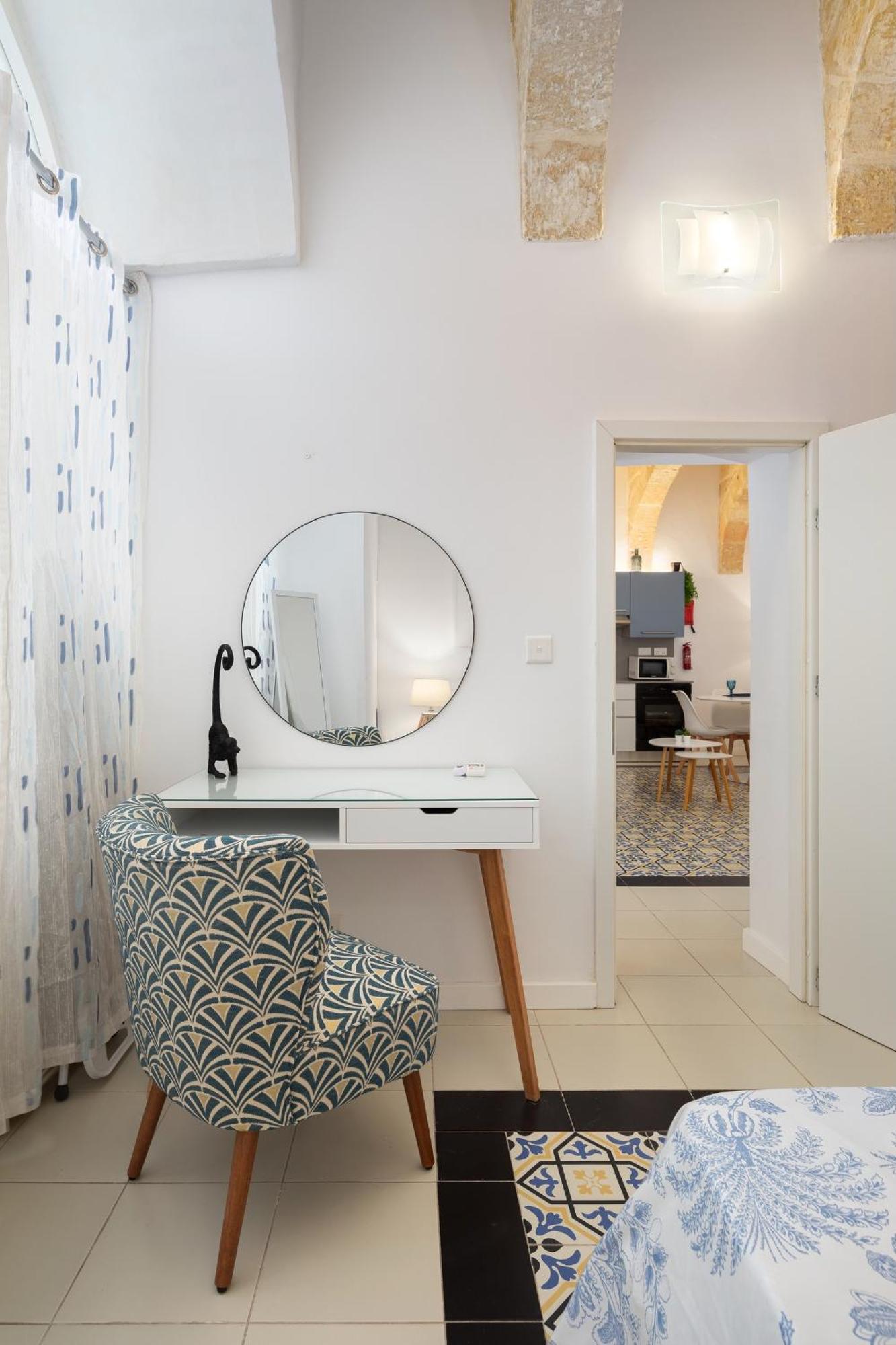 Apartment Modern Traditional With Maltese Internal Court Yard - Designed With Traditional Stone And Tiling Valletta