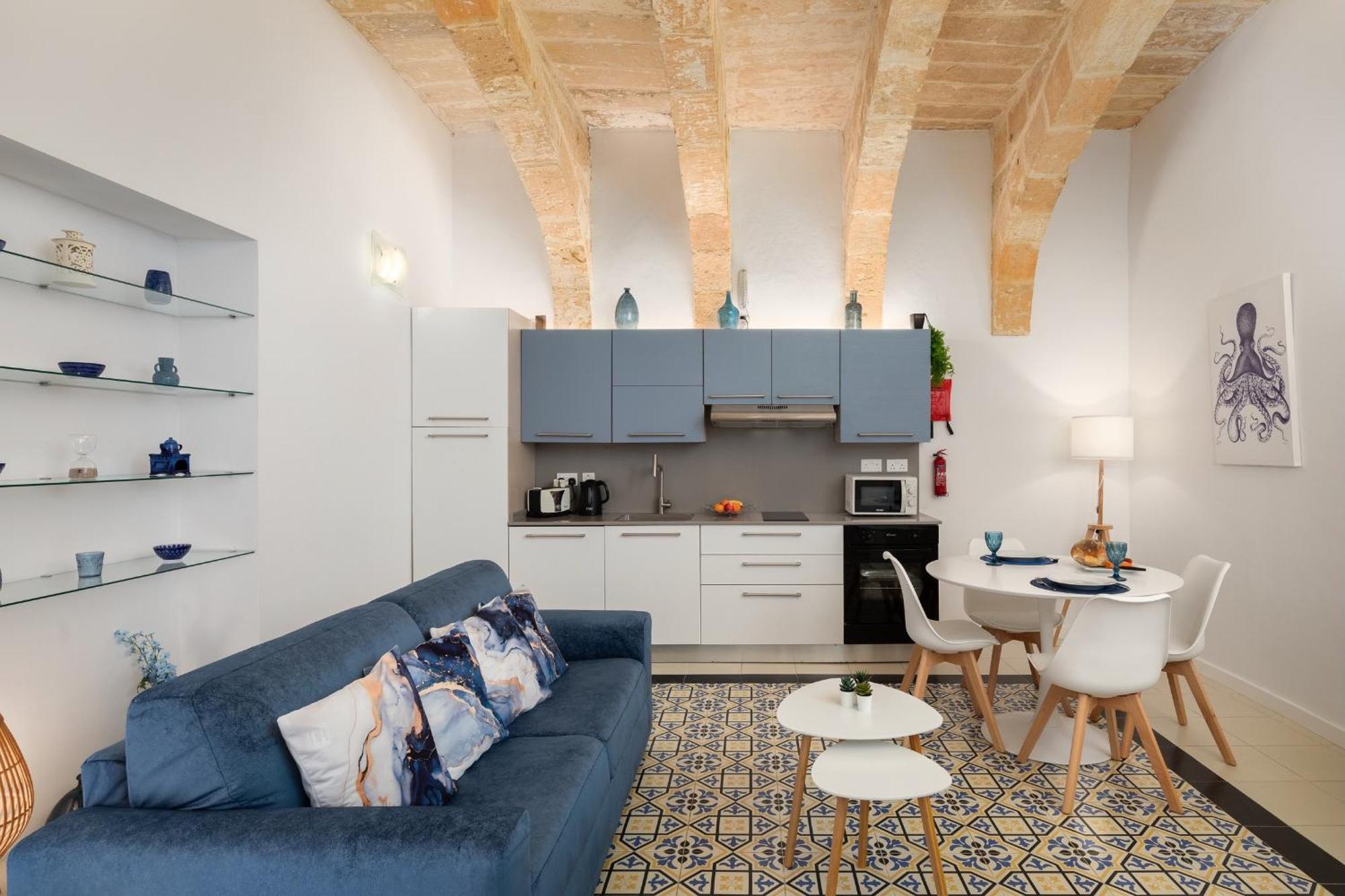 Modern Traditional With Maltese Internal Court Yard - Designed With Traditional Stone And Tiling * Valletta
