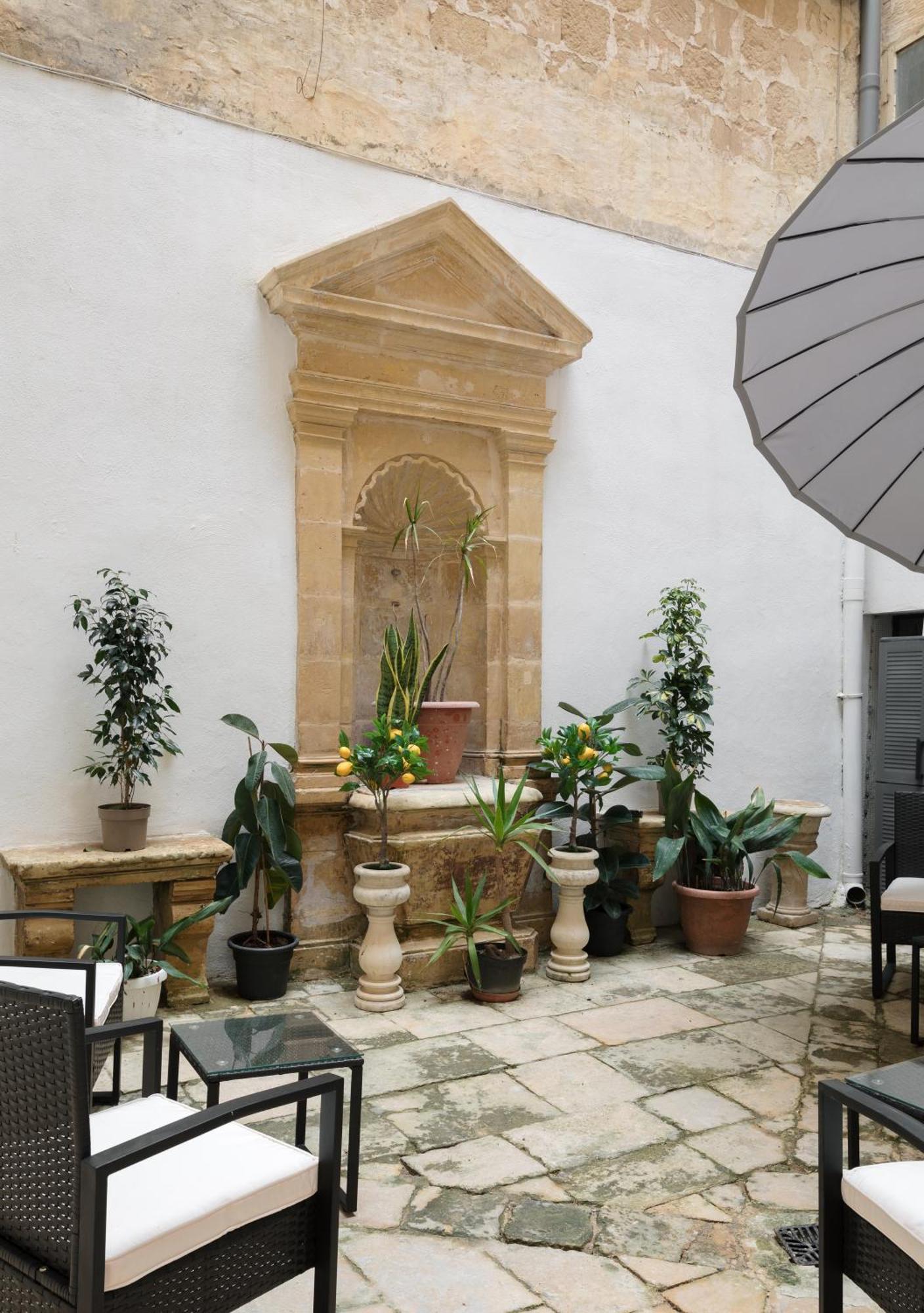 Modern Traditional With Maltese Internal Court Yard - Designed With Traditional Stone And Tiling Apartment