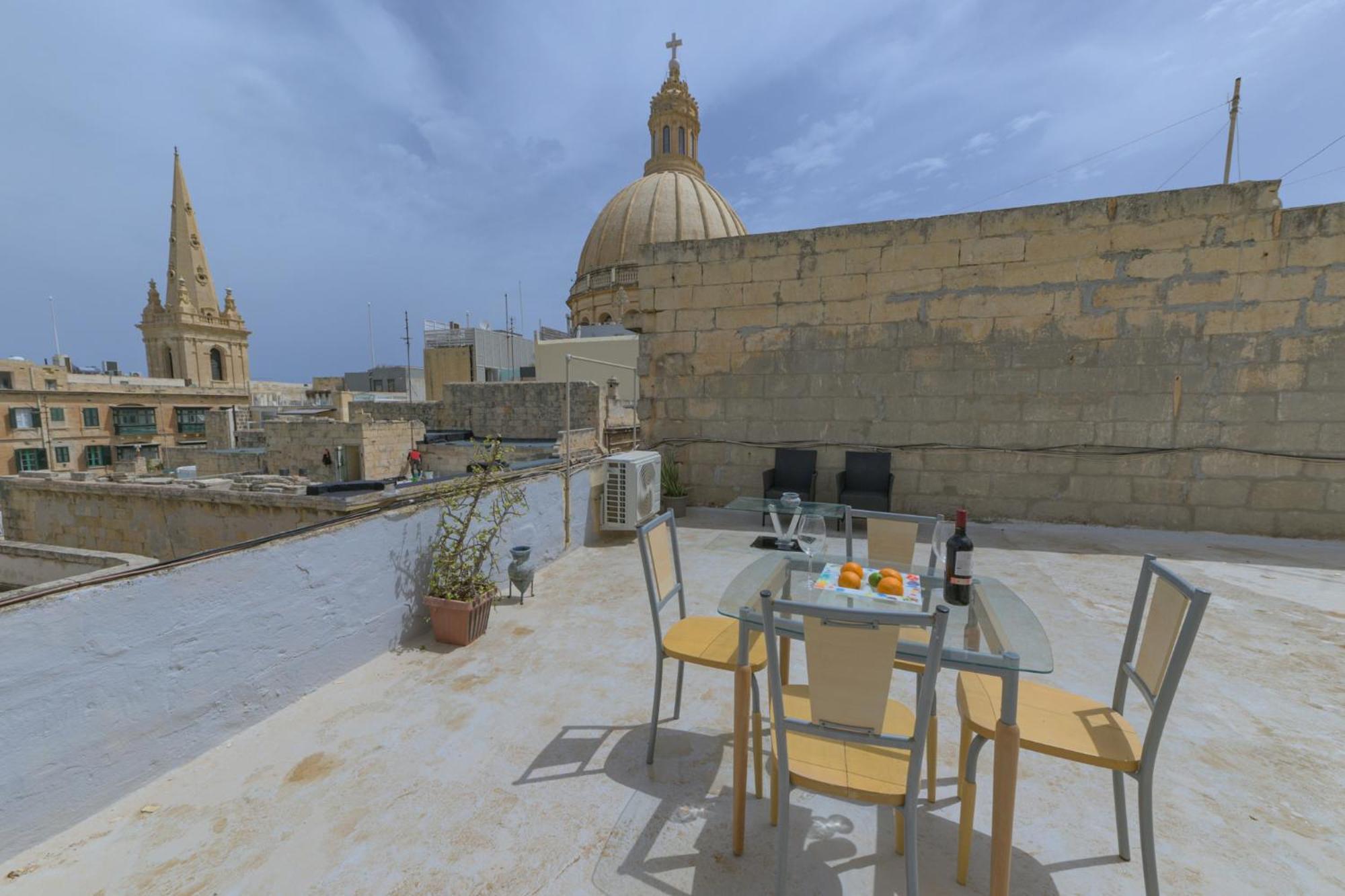 Stylish 2 Bedrooom Centre With Terrace Valletta