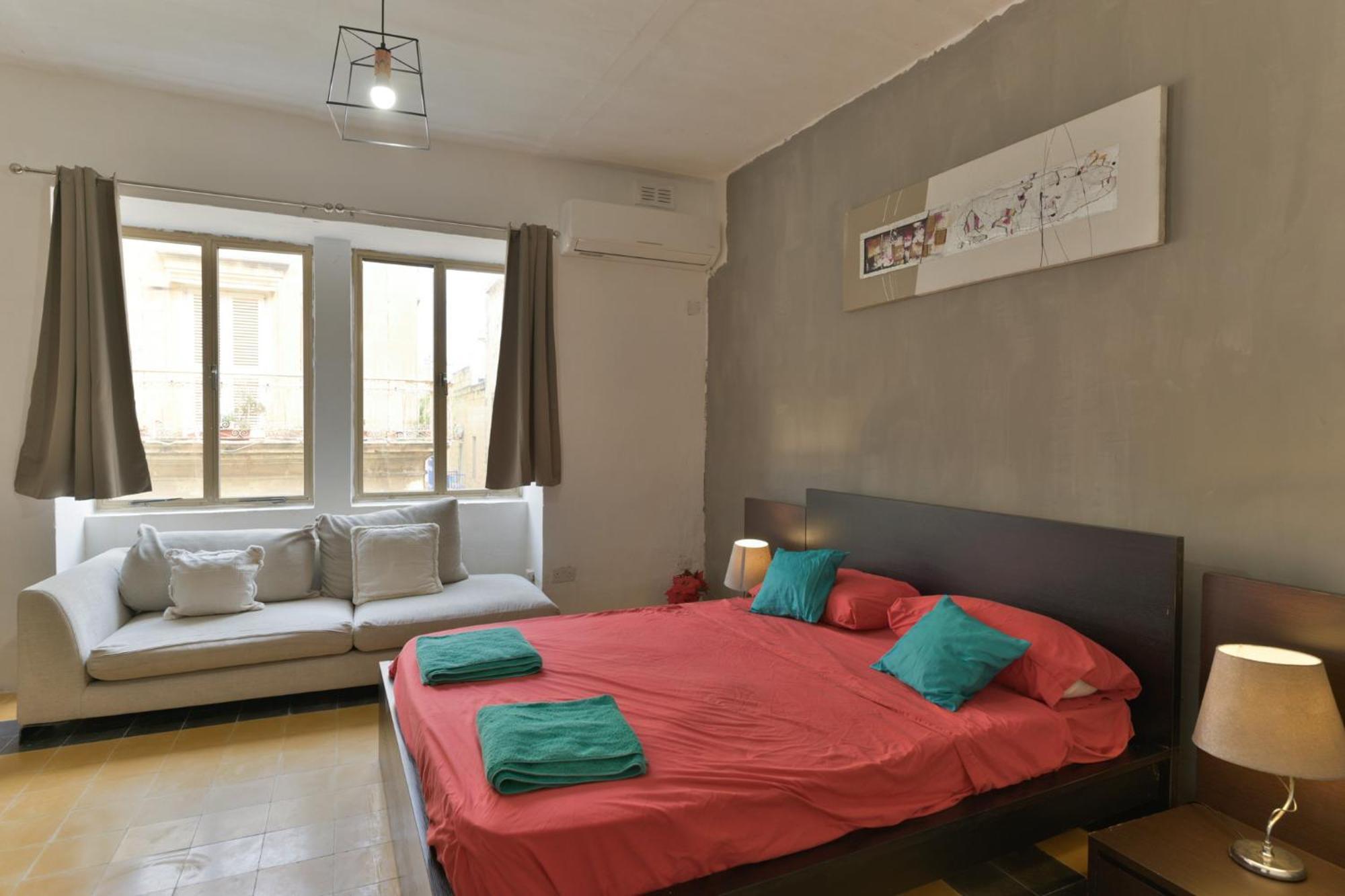 New 1 Bedroom In Centre With Terrace And Views Valletta