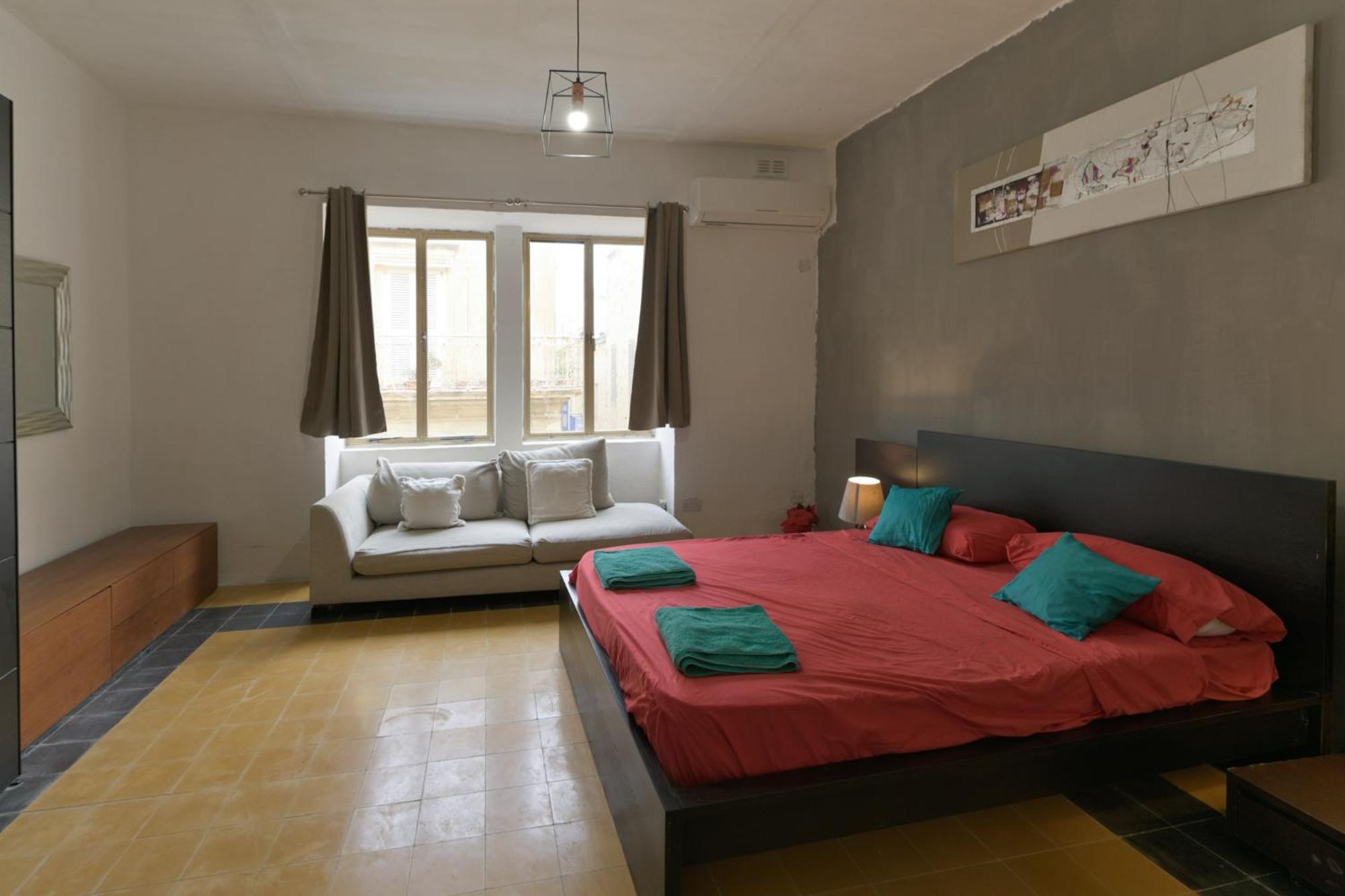 Apartment New 1 Bedroom In Centre With Terrace And Views