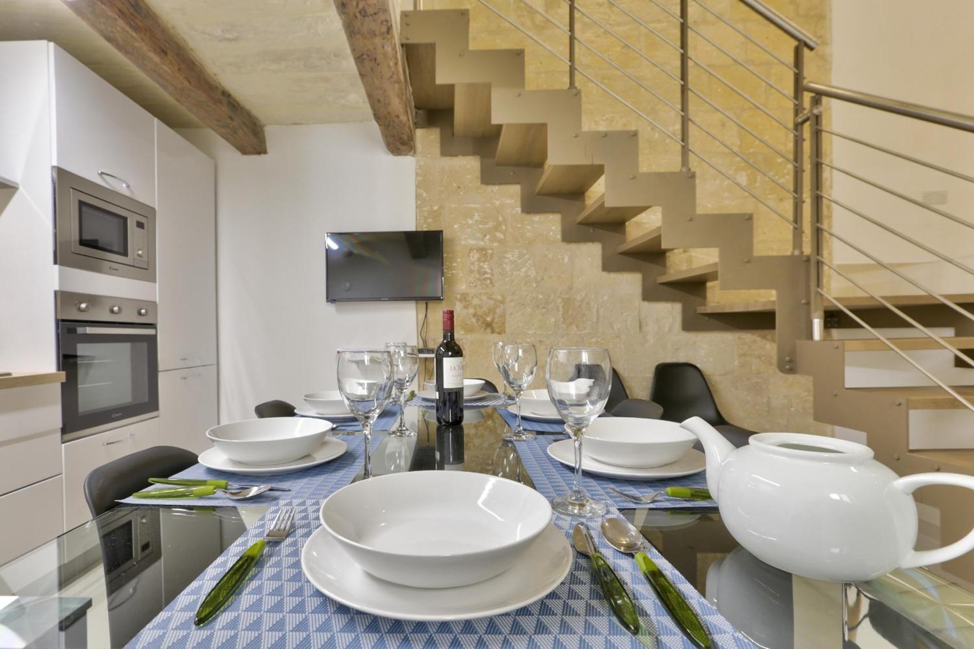 Apartment Exquisite 3-bedroom Duplex Penthouse With Jacuzzi In Centre