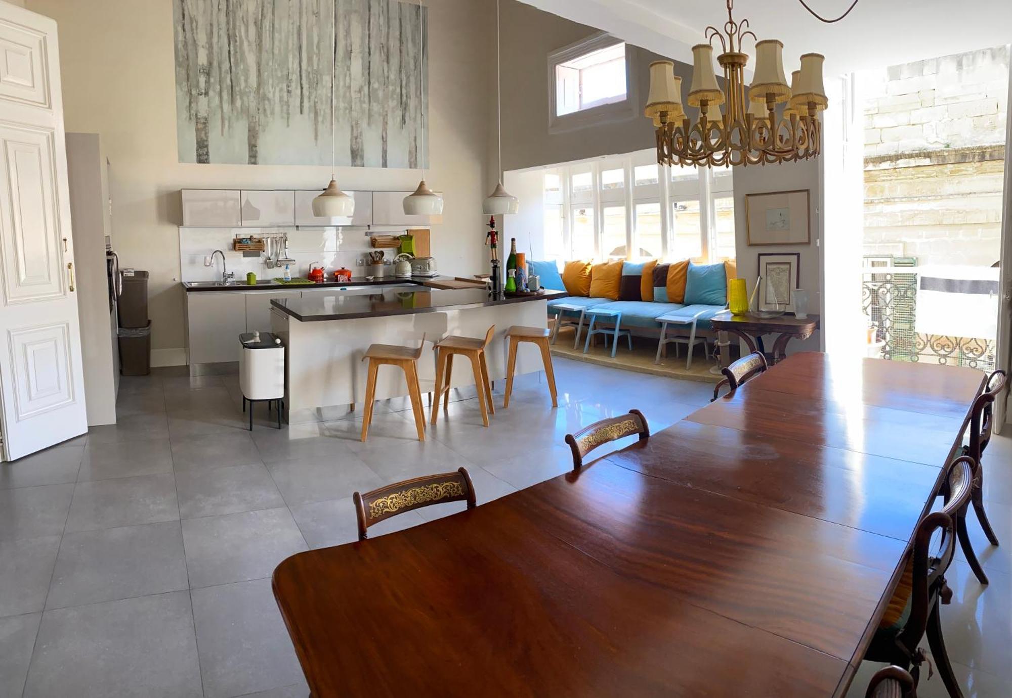 Palatial Flat Inside Bright Duplex Penthouse * Valletta