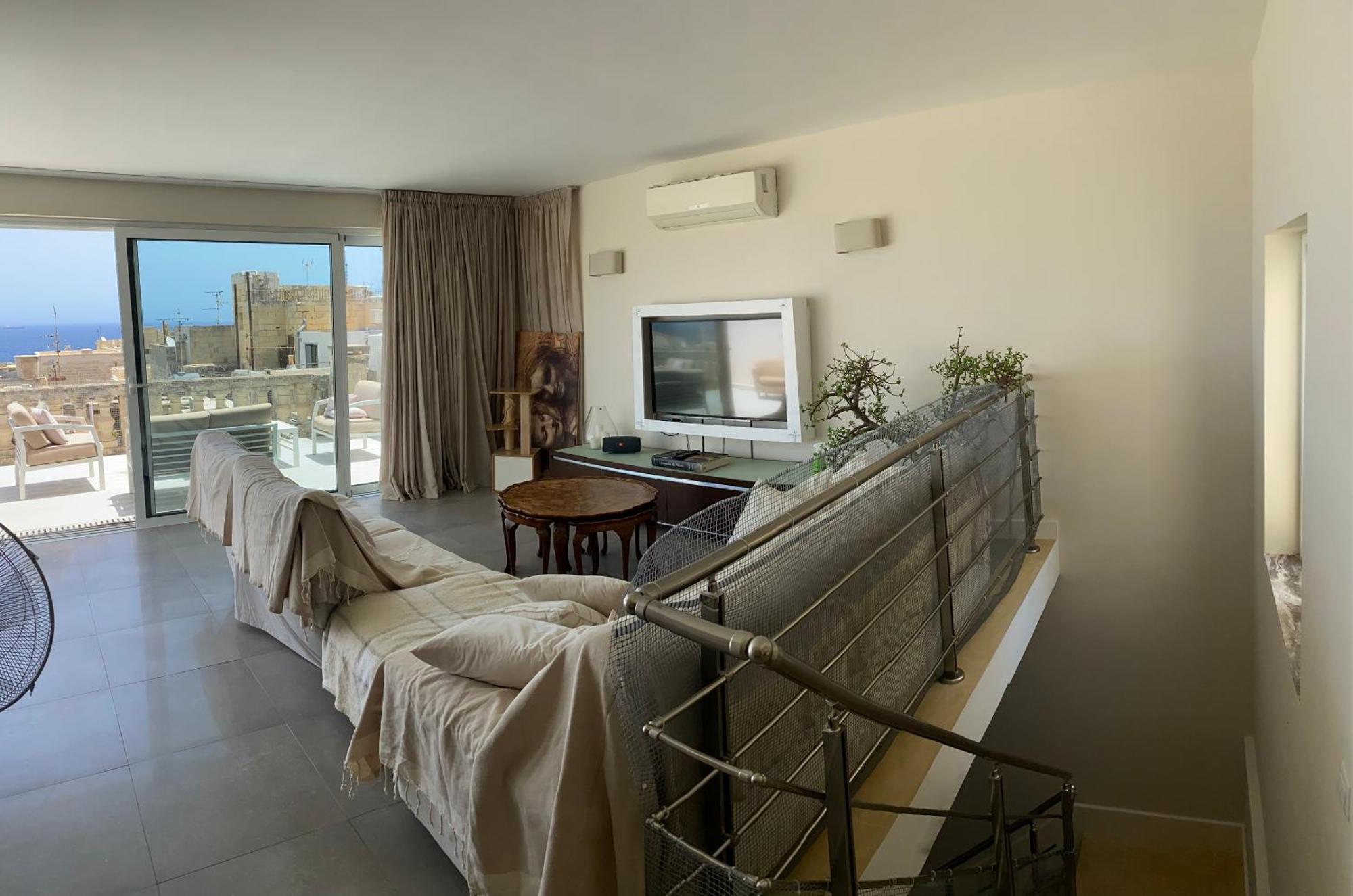 Palatial Flat Inside Bright Duplex Penthouse Apartment