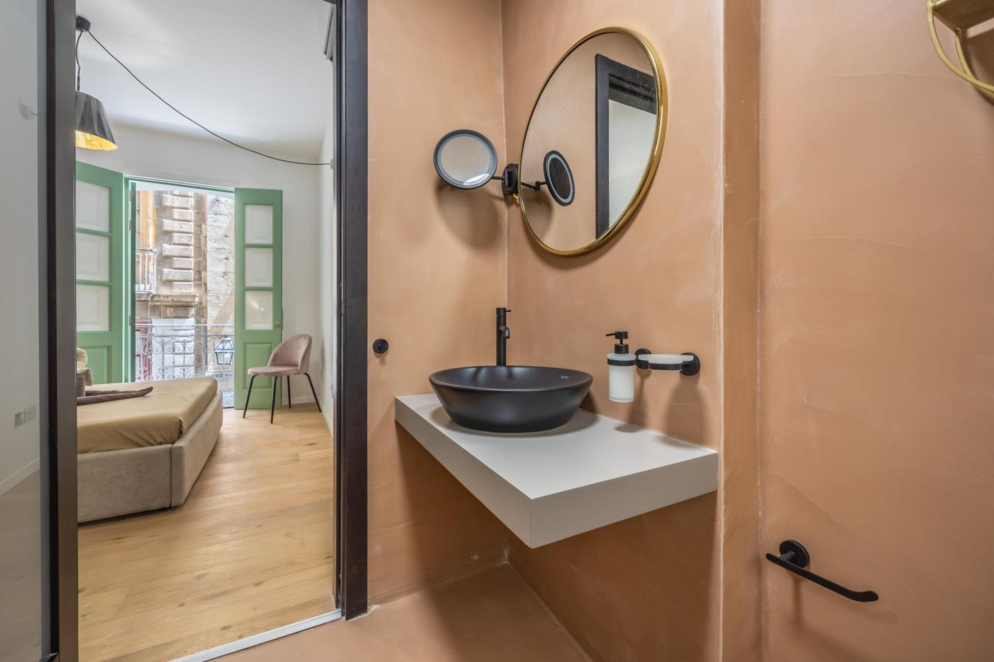 Traditional 2br Stylish Townhouse With Maltese Balcony - Close To Triton Fountain Valletta, Sliema & Saint Julians Valeta