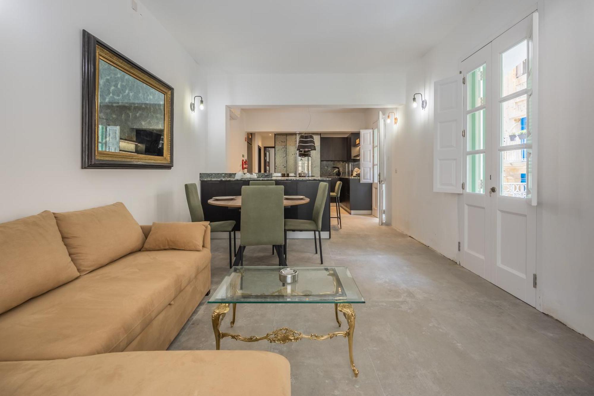 Traditional 2br Stylish Townhouse With Maltese Balcony - Close To Triton Fountain Valletta, Sliema & Saint Julians Apartamento