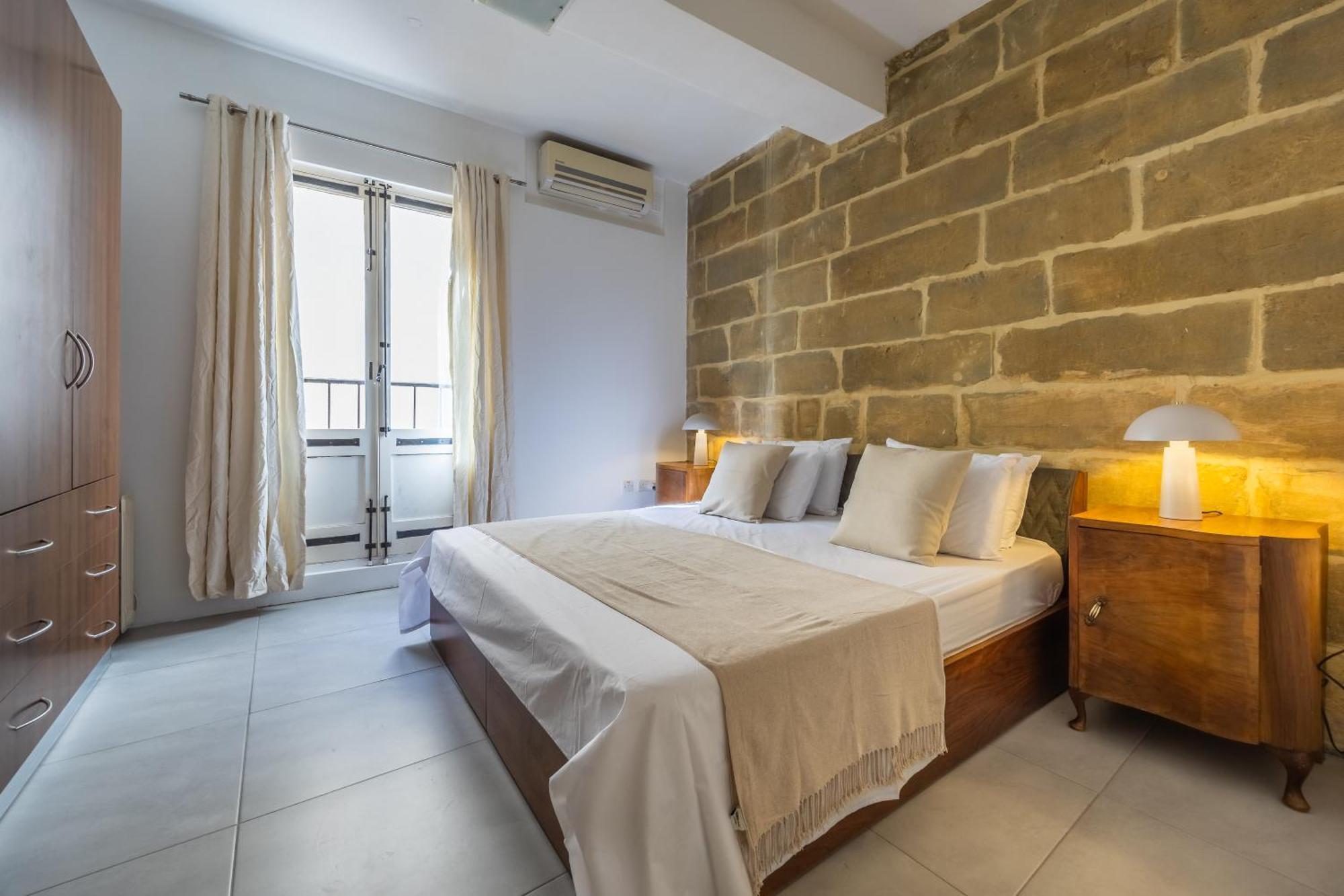 Stunning 1-bed In Heart Of *